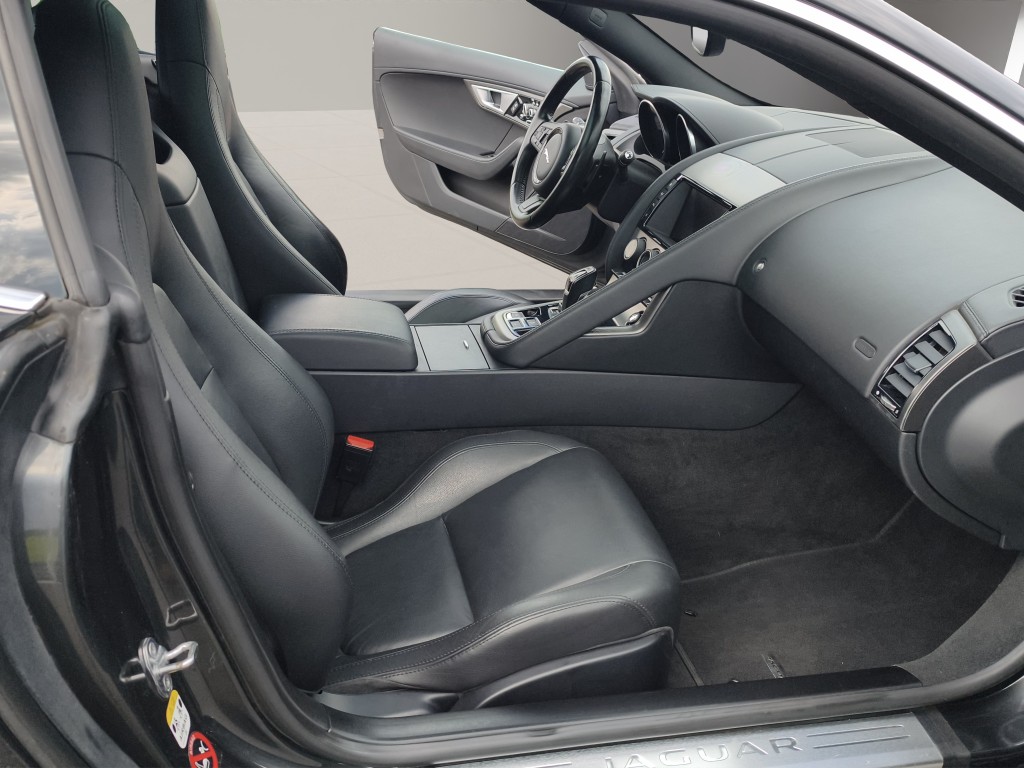 JAGUAR F-Type Coupé 3.0 V6-image-6