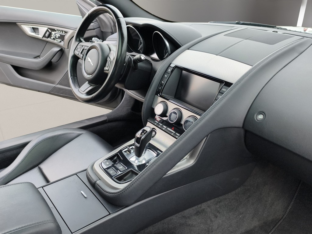 JAGUAR F-Type Coupé 3.0 V6-image-4
