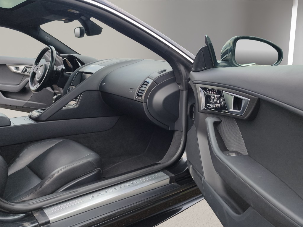 JAGUAR F-Type Coupé 3.0 V6-image-13