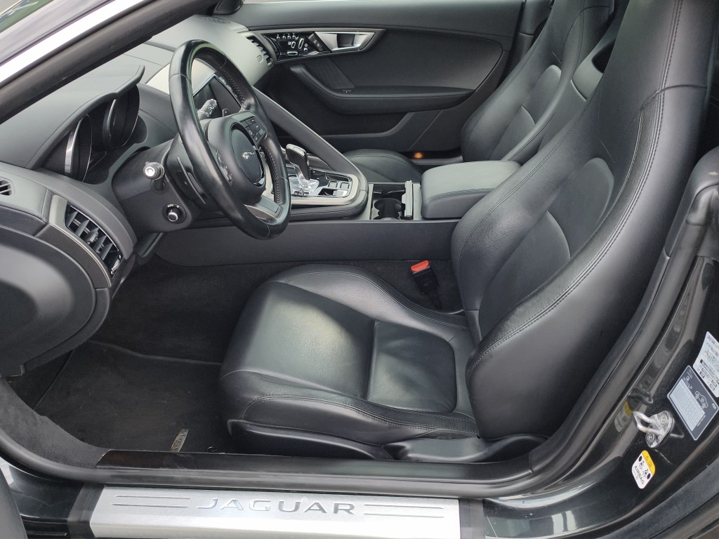 JAGUAR F-Type Coupé 3.0 V6-image-2