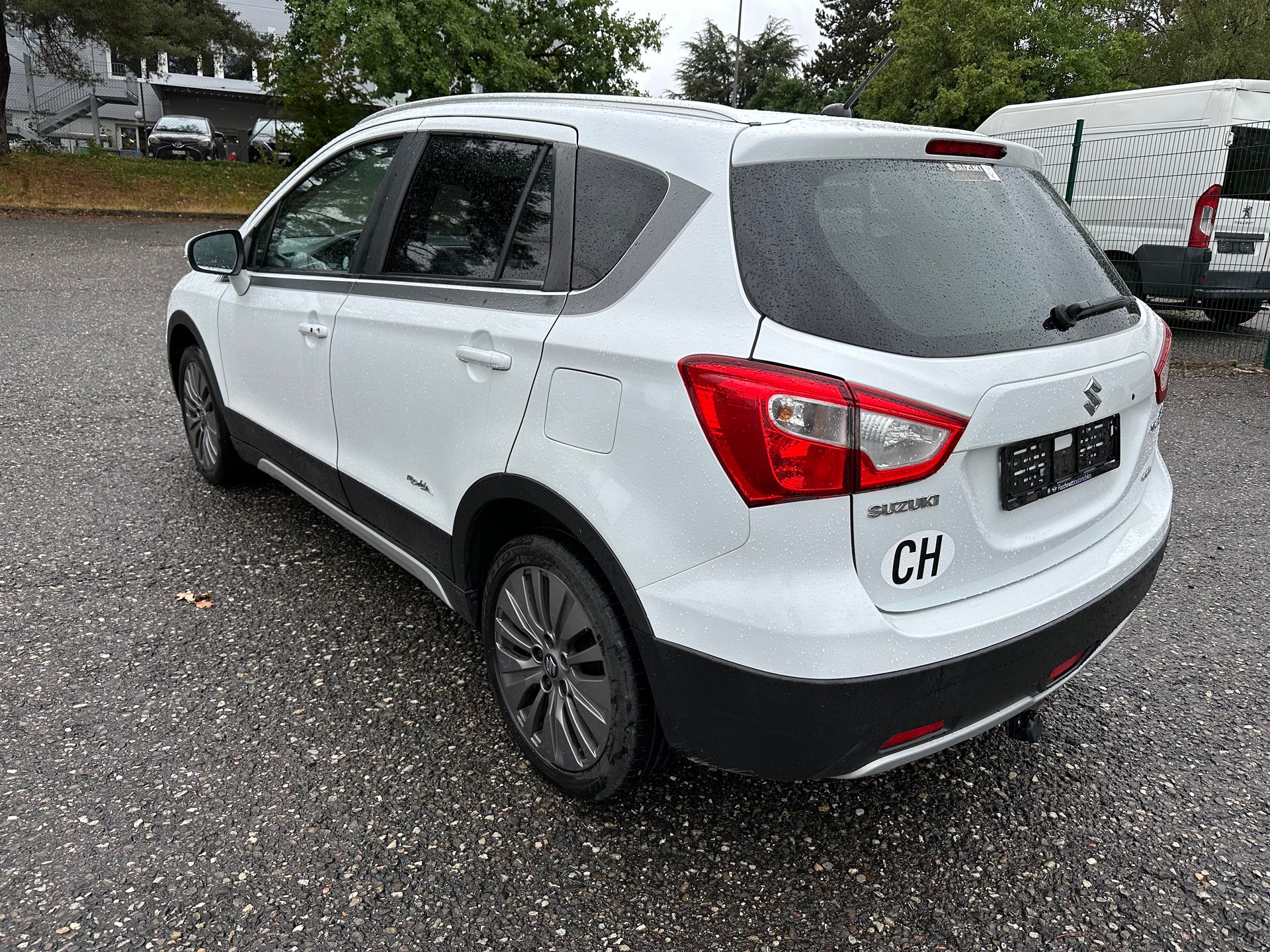 SUZUKI SX4 S-Cross 1.6 TD PizSulai Top 4WD TCSS-image-0