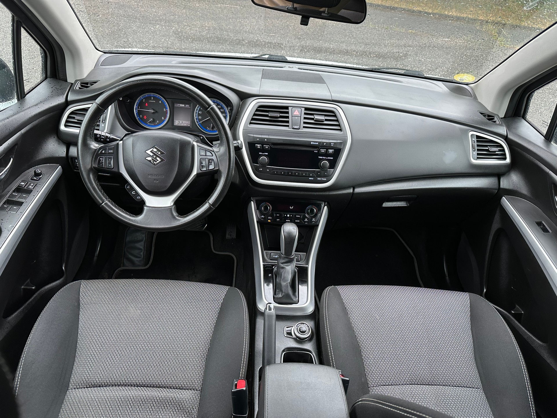 SUZUKI SX4 S-Cross 1.6 TD PizSulai Top 4WD TCSS-image-6