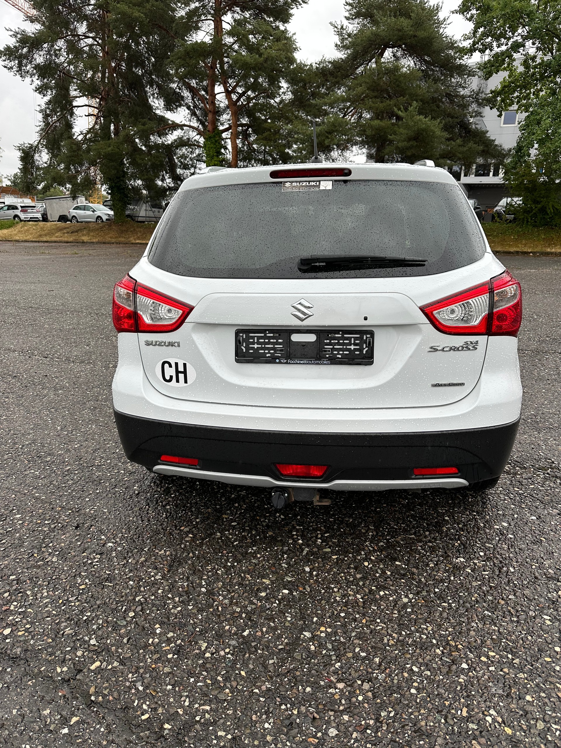 SUZUKI SX4 S-Cross 1.6 TD PizSulai Top 4WD TCSS-image-4