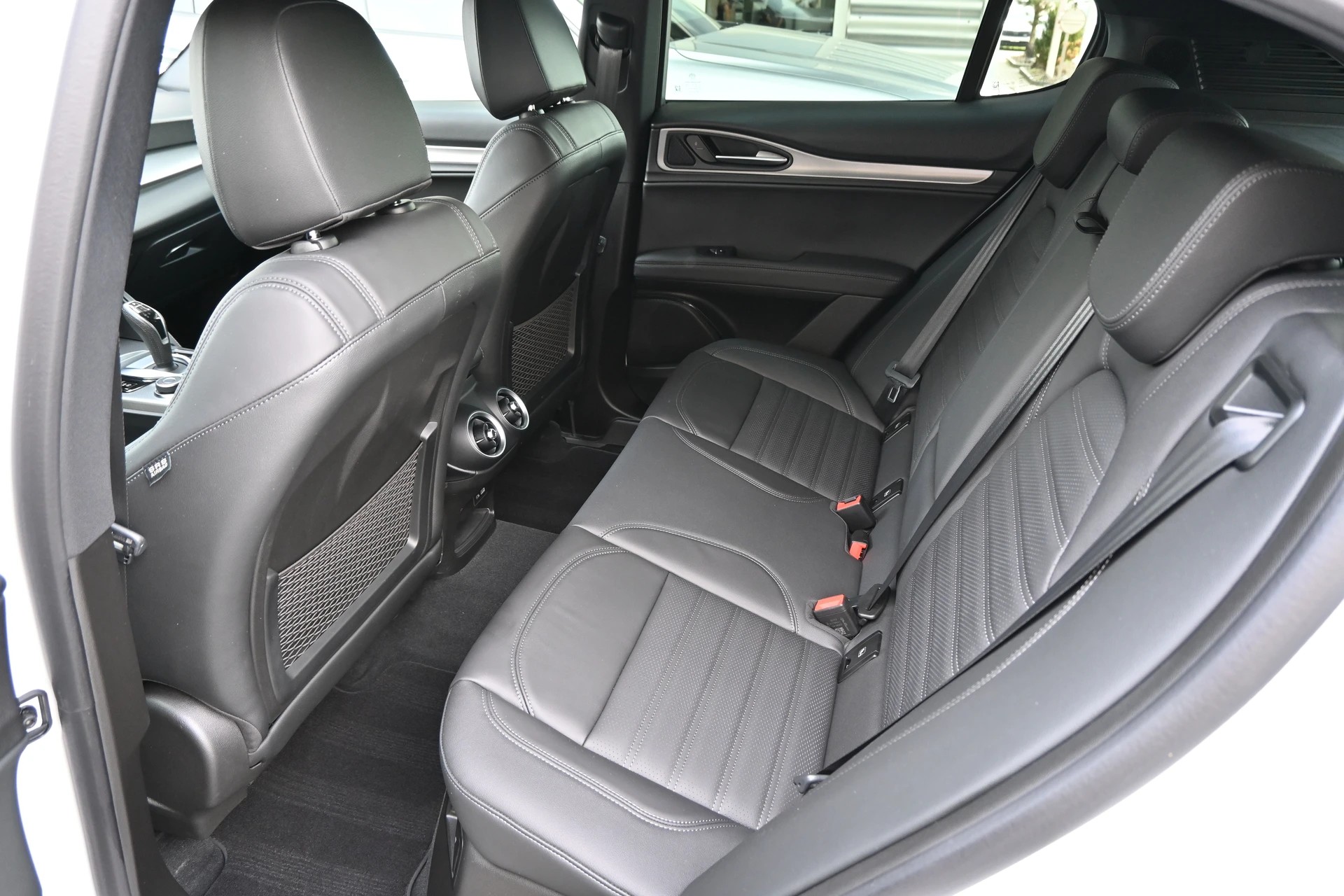 ALFA ROMEO Stelvio 2.2 JTDM Veloce Sport Black Premium Q4 AT8+ 210PS + New Modell-image-14