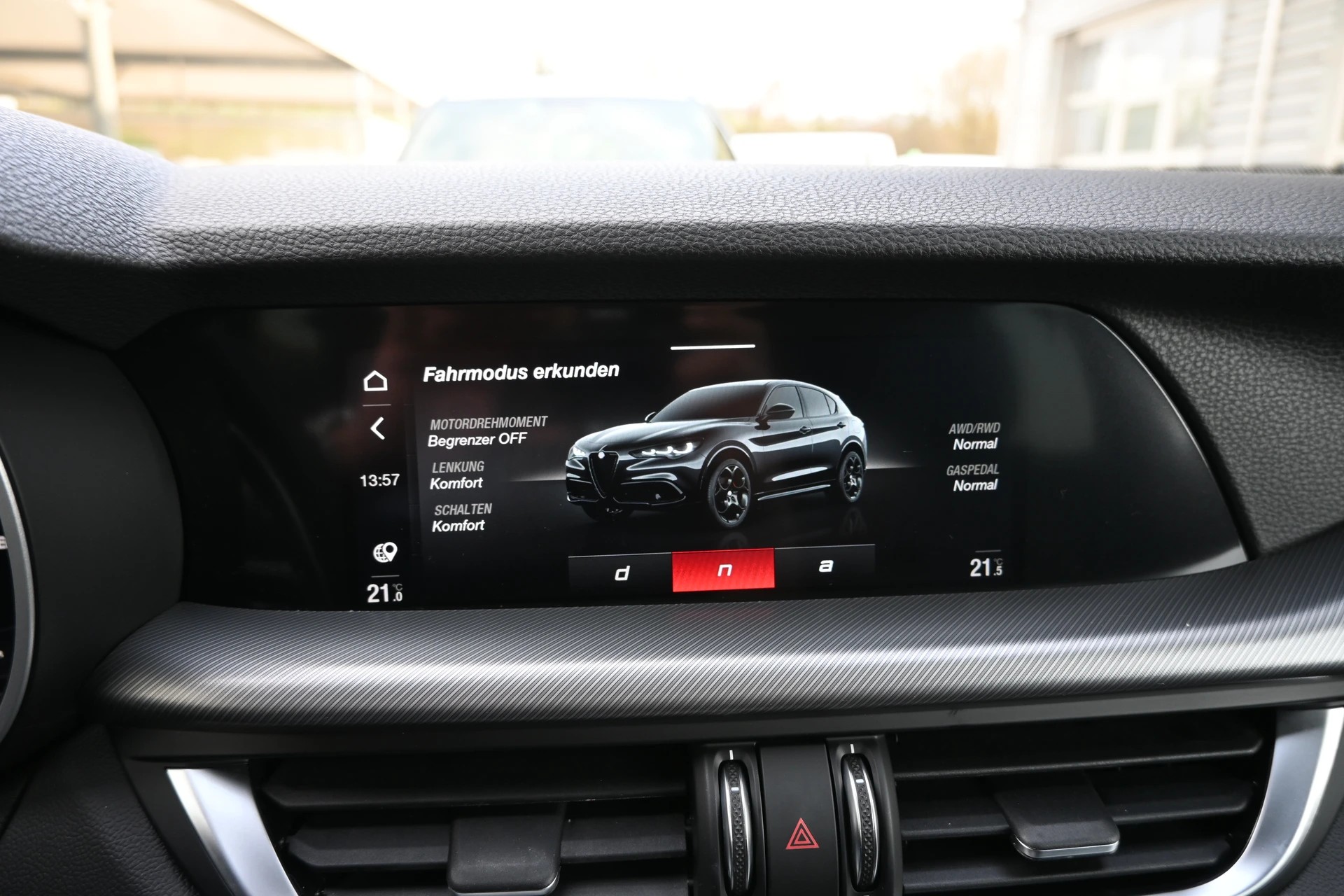 ALFA ROMEO Stelvio 2.2 JTDM Veloce Sport Black Premium Q4 AT8+ 210PS + New Modell-image-24