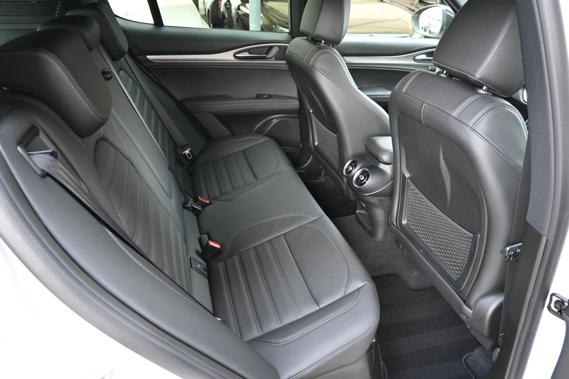 ALFA ROMEO Stelvio 2.2 JTDM Veloce Sport Black Premium Q4 AT8+ 210PS + New Modell-image-13