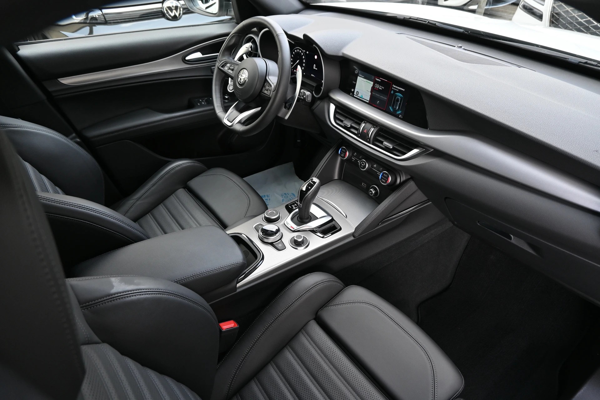 ALFA ROMEO Stelvio 2.2 JTDM Veloce Sport Black Premium Q4 AT8+ 210PS + New Modell-image-11