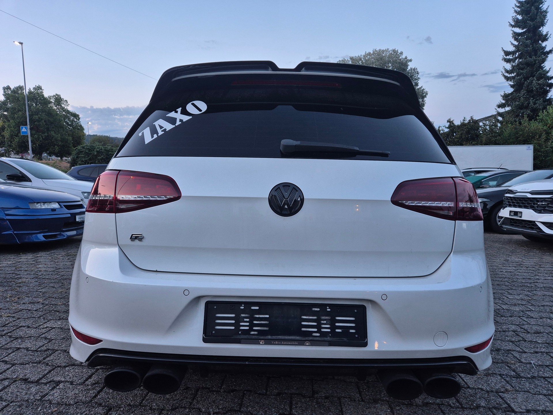 VW Golf 2.0 TSI R 4Motion DSG-image-6