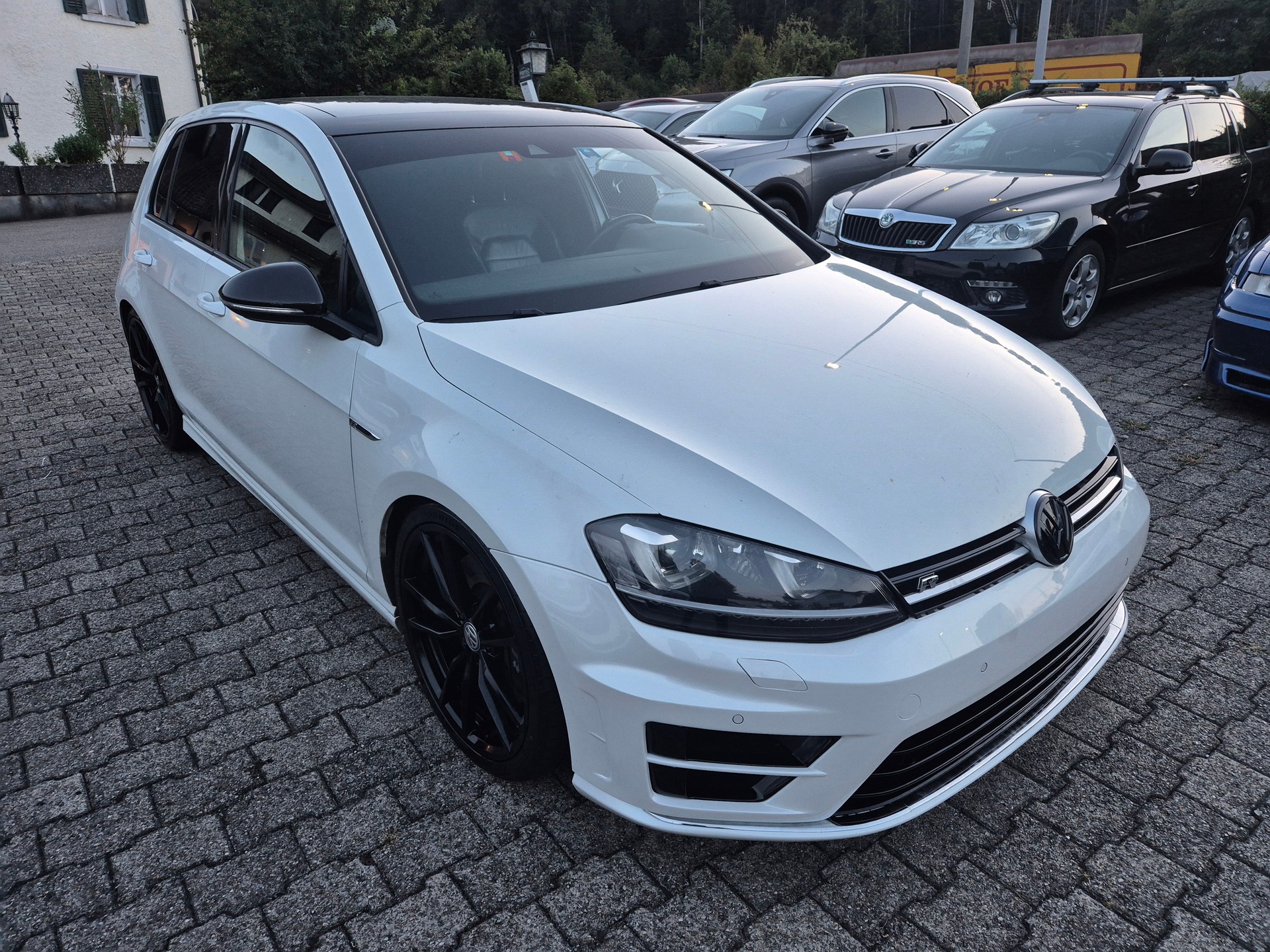 VW Golf 2.0 TSI R 4Motion DSG-image-2