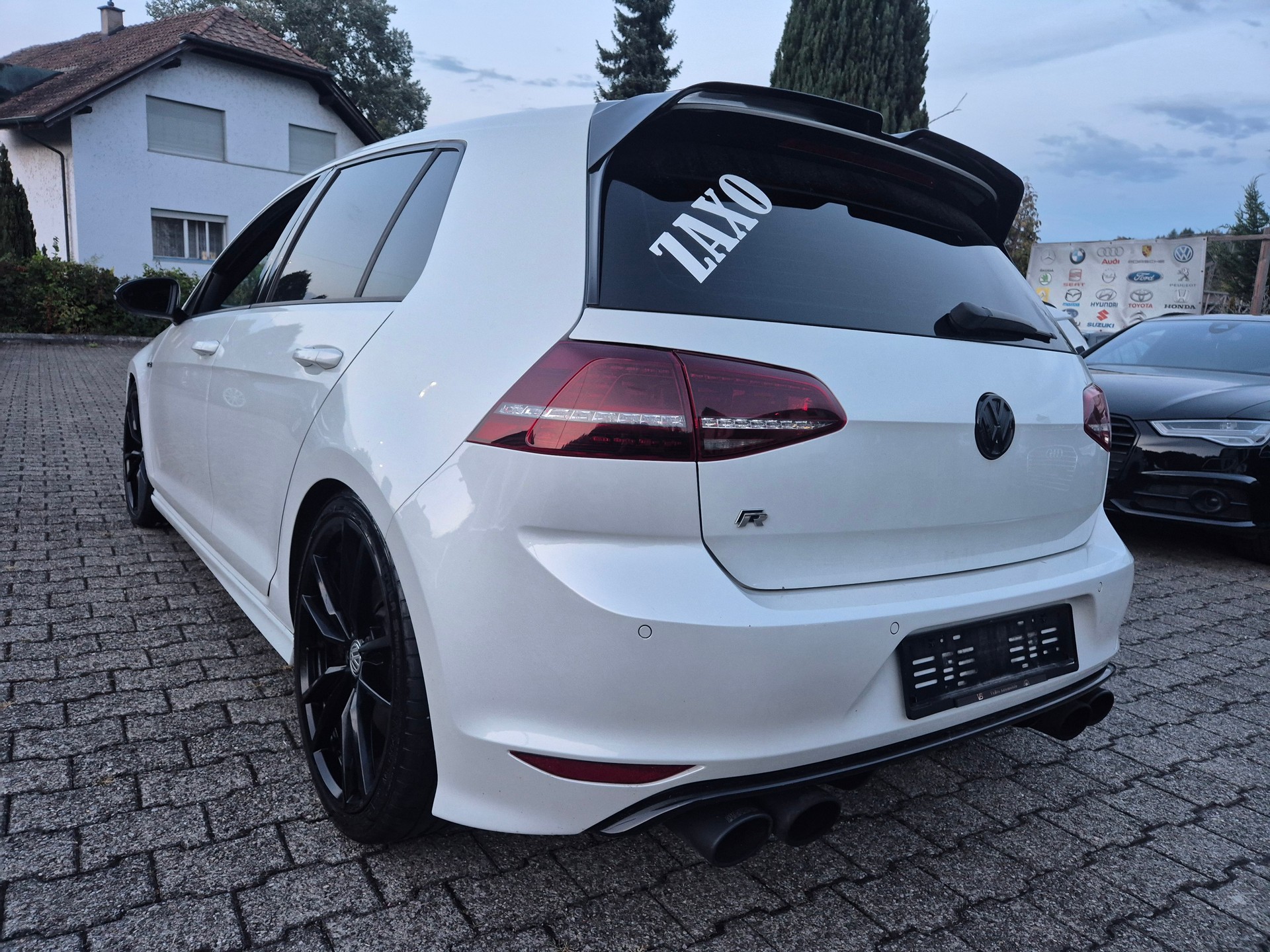 VW Golf 2.0 TSI R 4Motion DSG-image-7