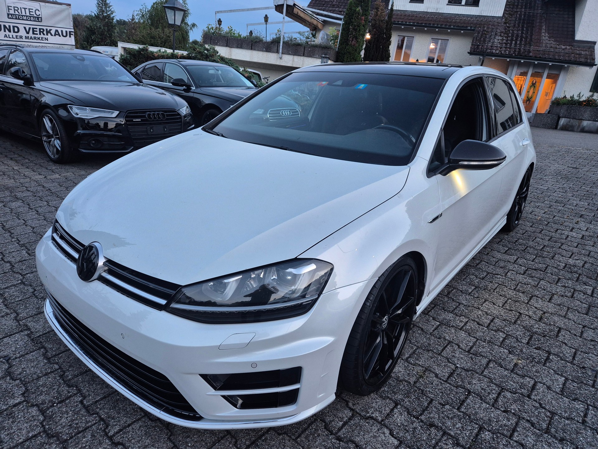 VW Golf 2.0 TSI R 4Motion DSG-image-1