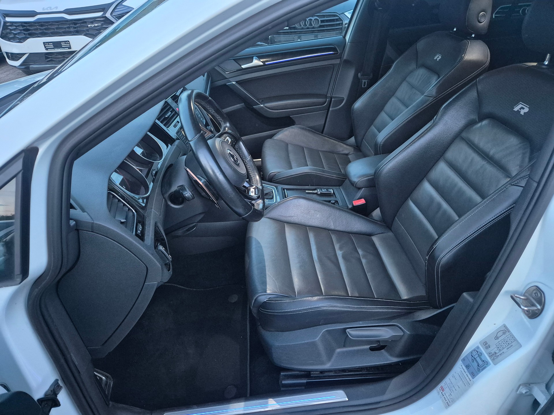 VW Golf 2.0 TSI R 4Motion DSG-image-11