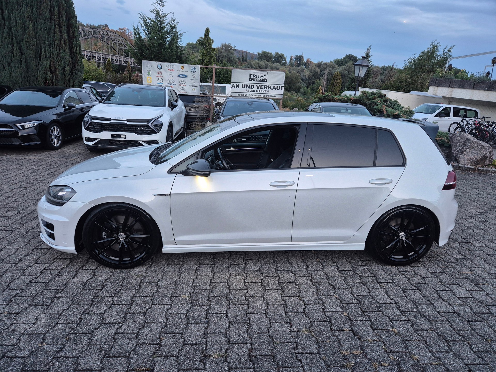 VW Golf 2.0 TSI R 4Motion DSG-image-0