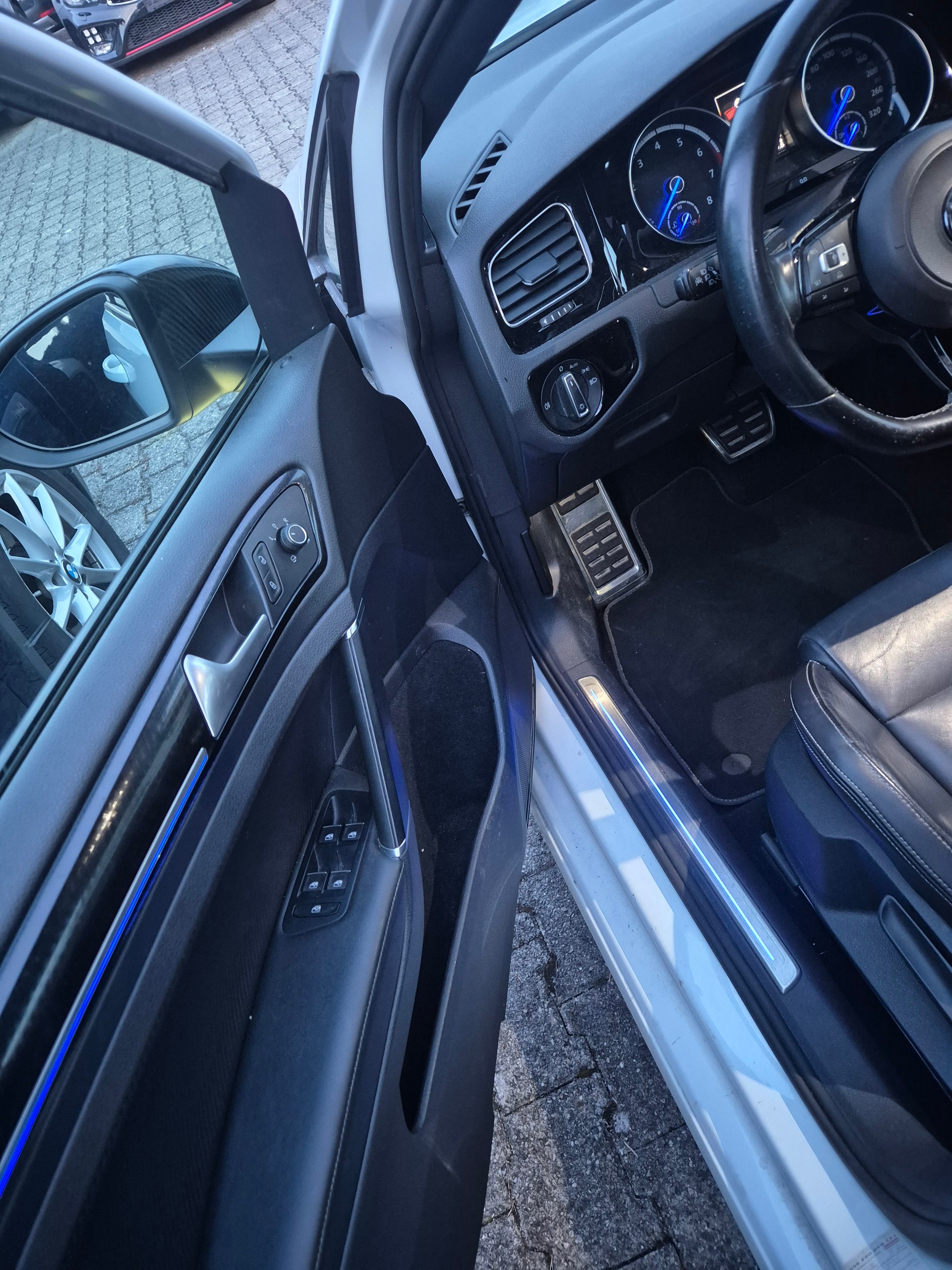 VW Golf 2.0 TSI R 4Motion DSG-image-13