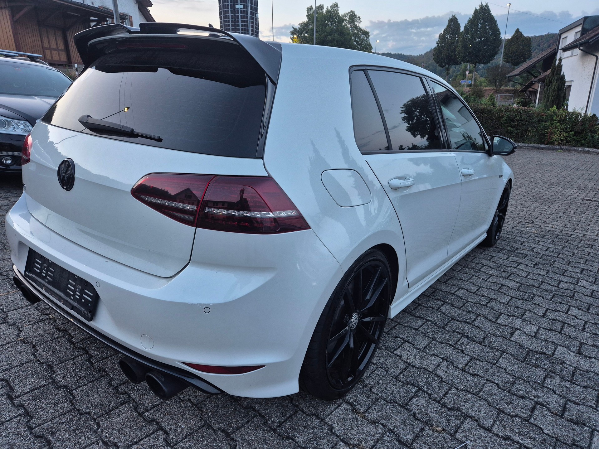 VW Golf 2.0 TSI R 4Motion DSG-image-5