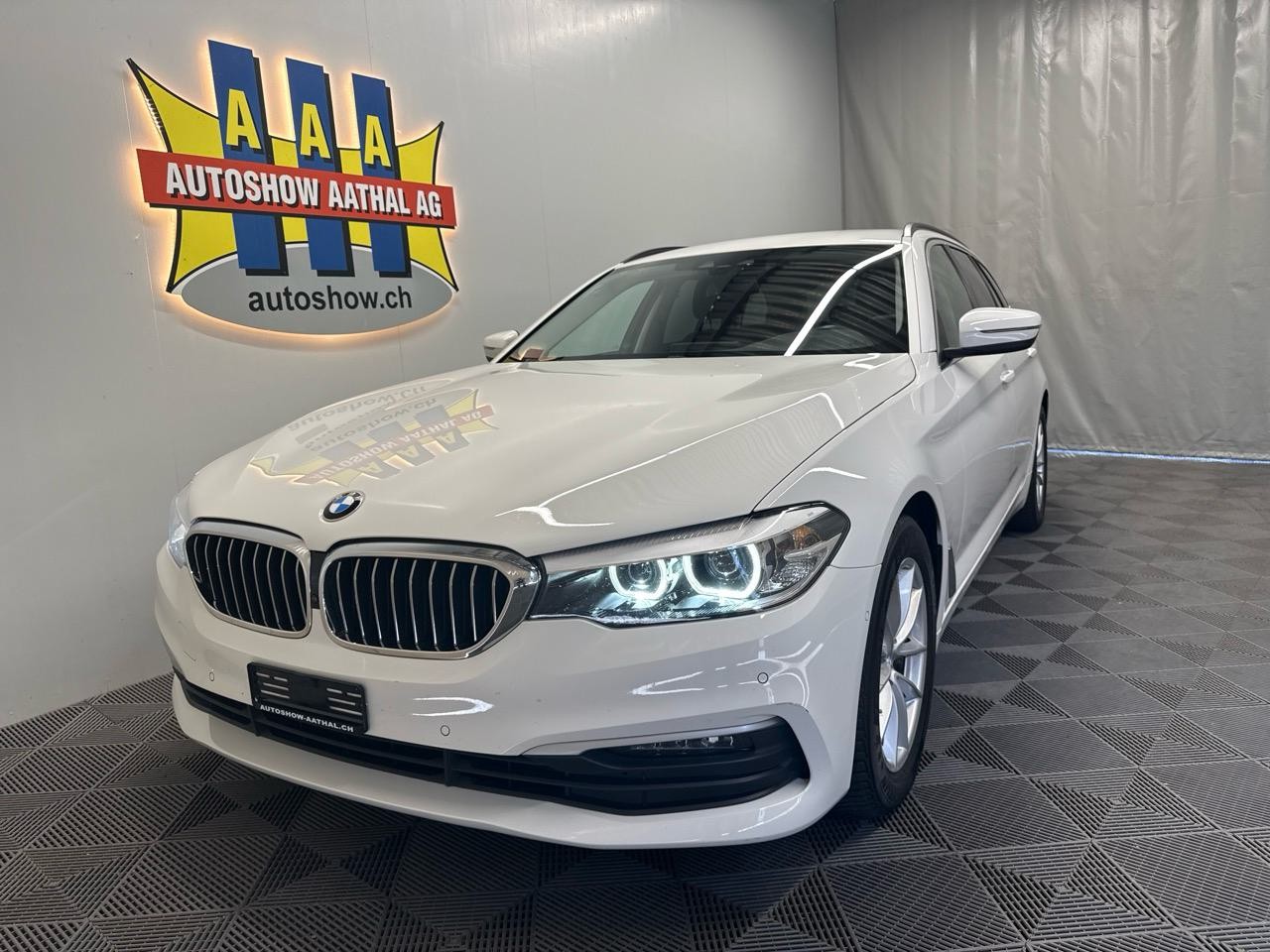 BMW 520d Touring Luxury Line Steptronic-image-16