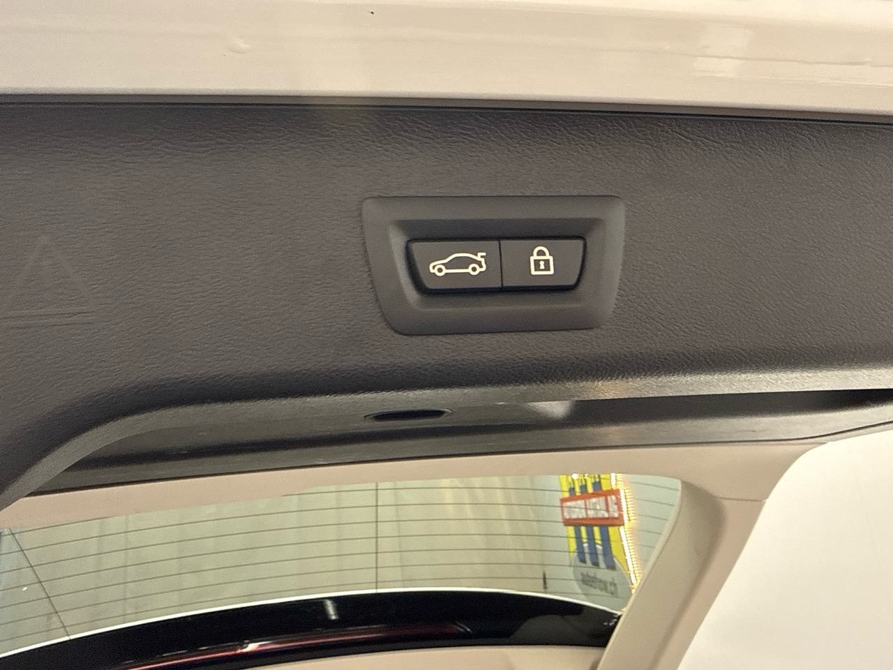 BMW 520d Touring Luxury Line Steptronic-image-12