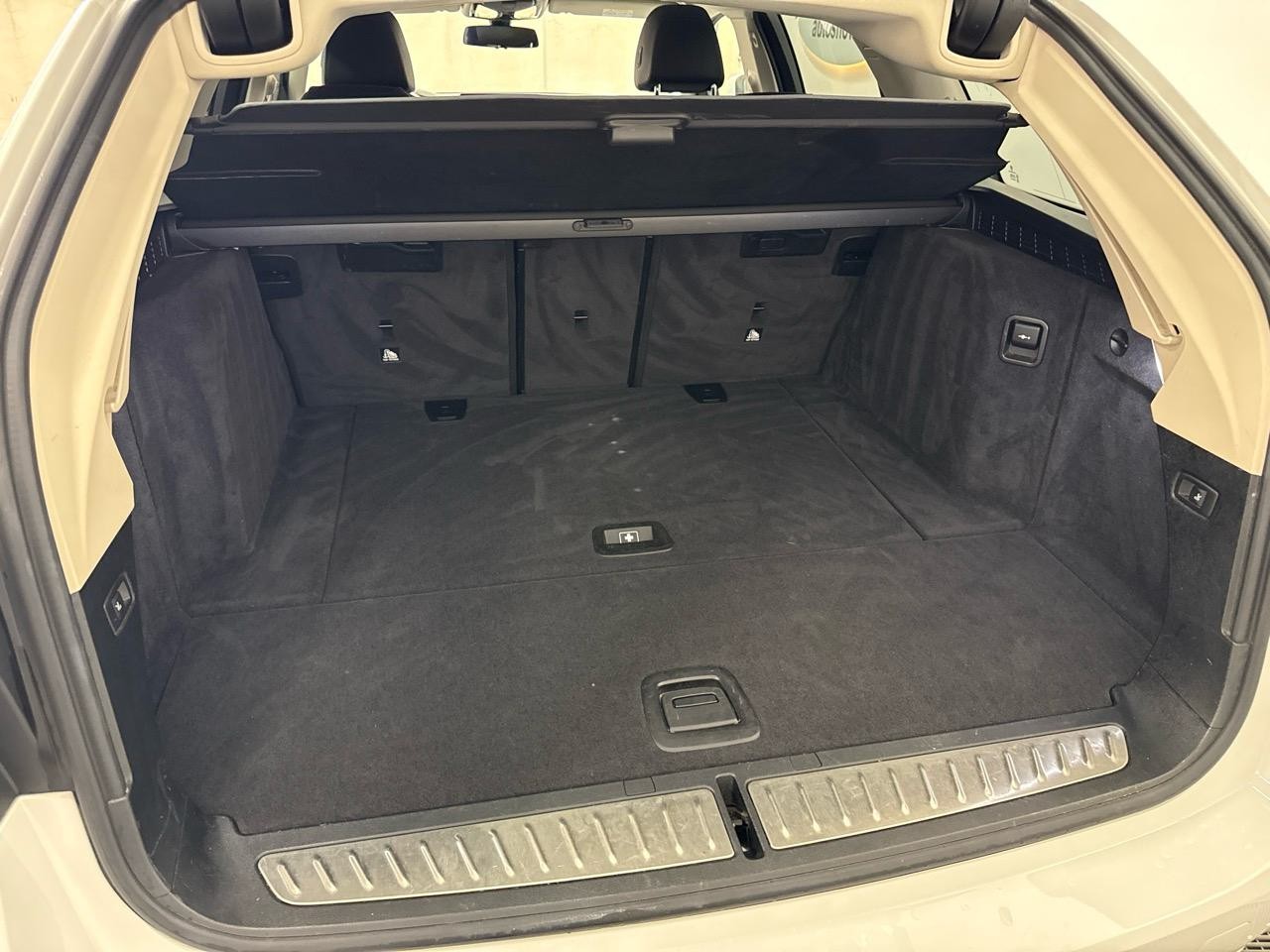 BMW 520d Touring Luxury Line Steptronic-image-13