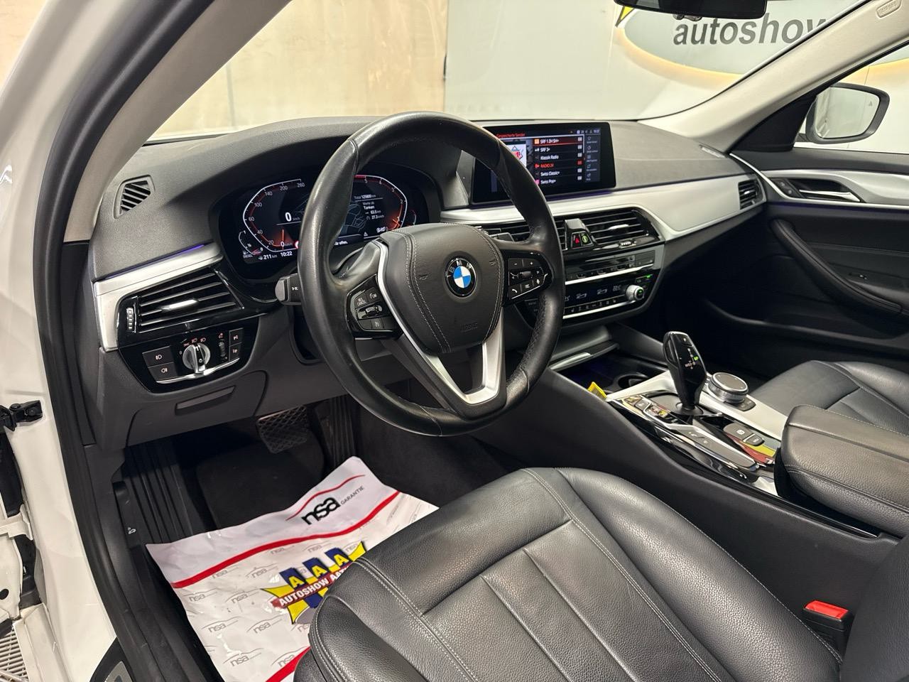 BMW 520d Touring Luxury Line Steptronic-image-2