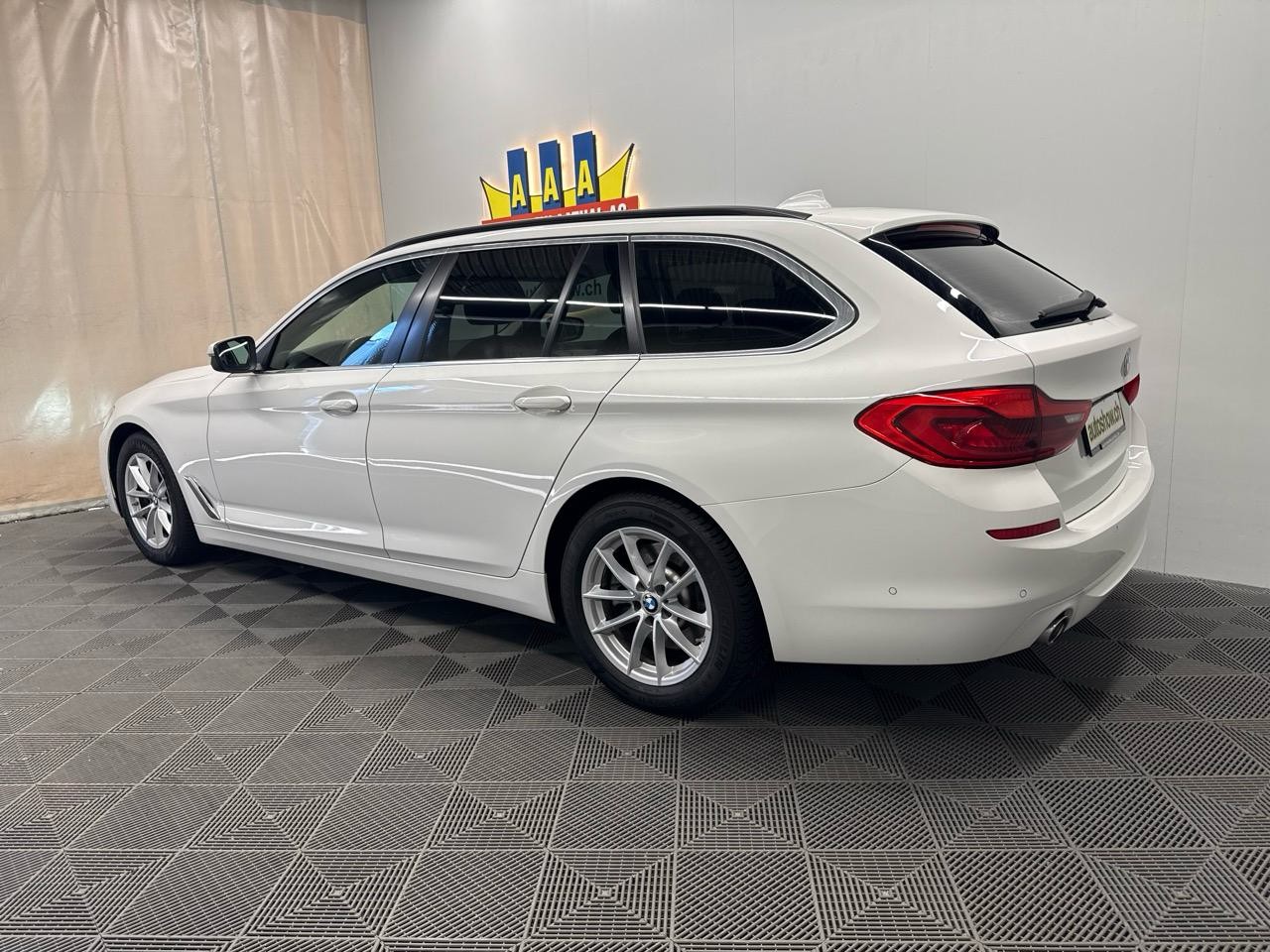 BMW 520d Touring Luxury Line Steptronic-image-1