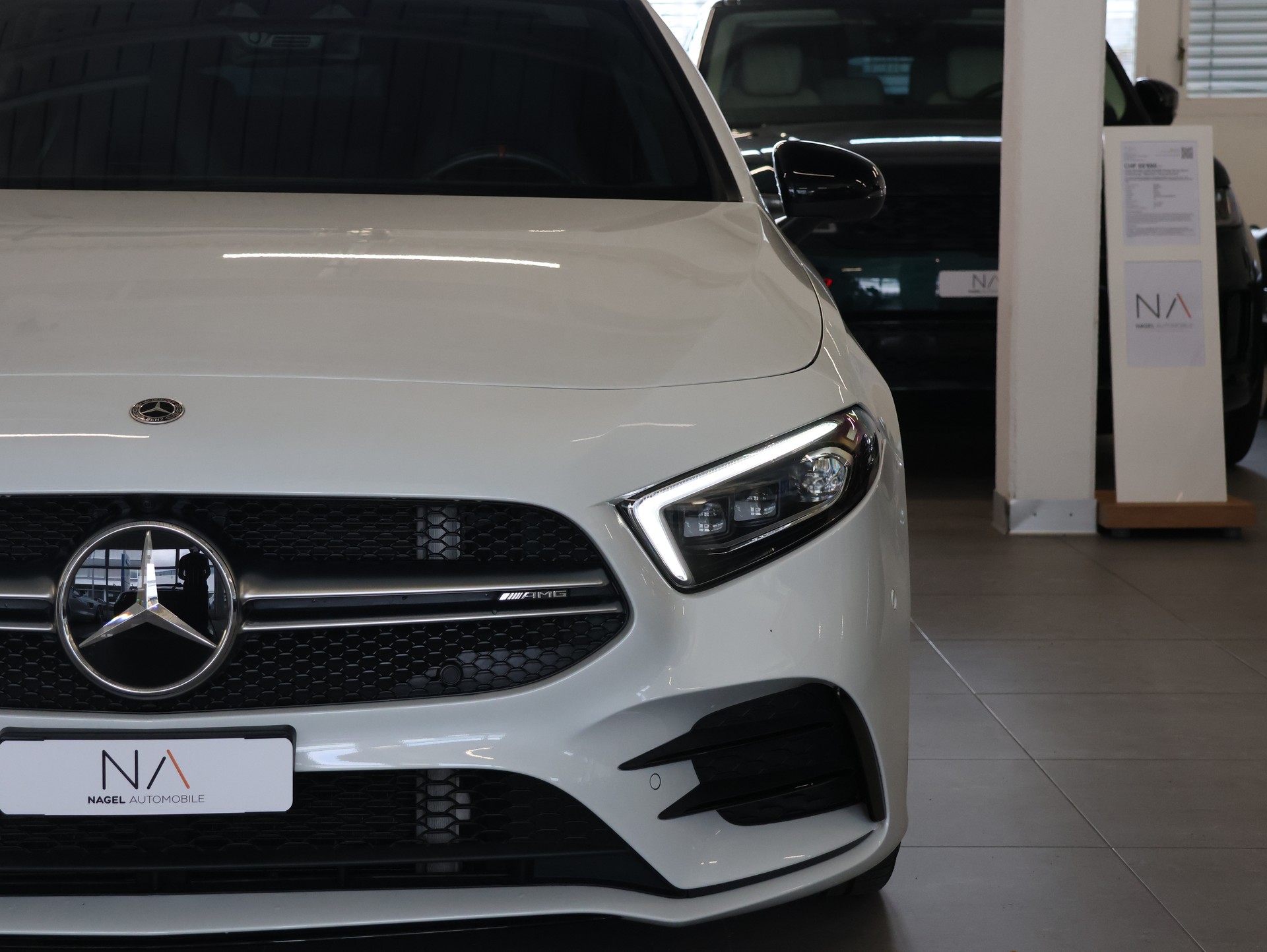 MERCEDES-BENZ A 35 AMG 4Matic Speedshift *Panoramadach* *360 Kamera*-image-3