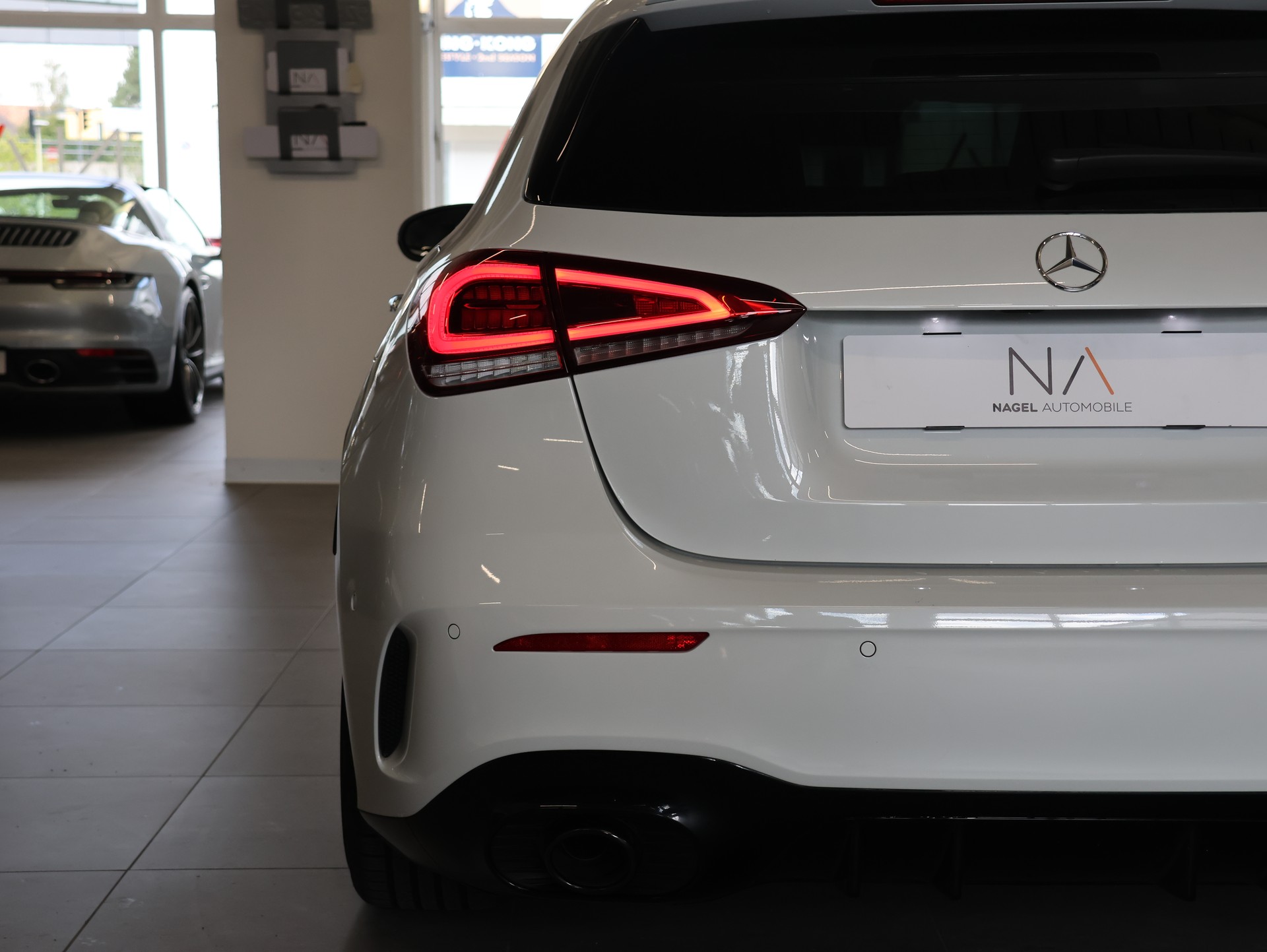 MERCEDES-BENZ A 35 AMG 4Matic Speedshift *Panoramadach* *360 Kamera*-image-5
