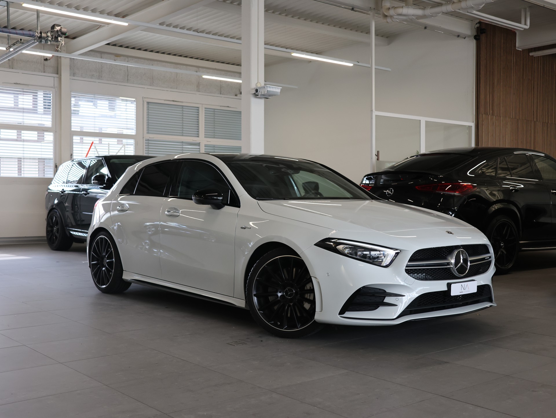 MERCEDES-BENZ A 35 AMG 4Matic Speedshift *Panoramadach* *360 Kamera*-image-0