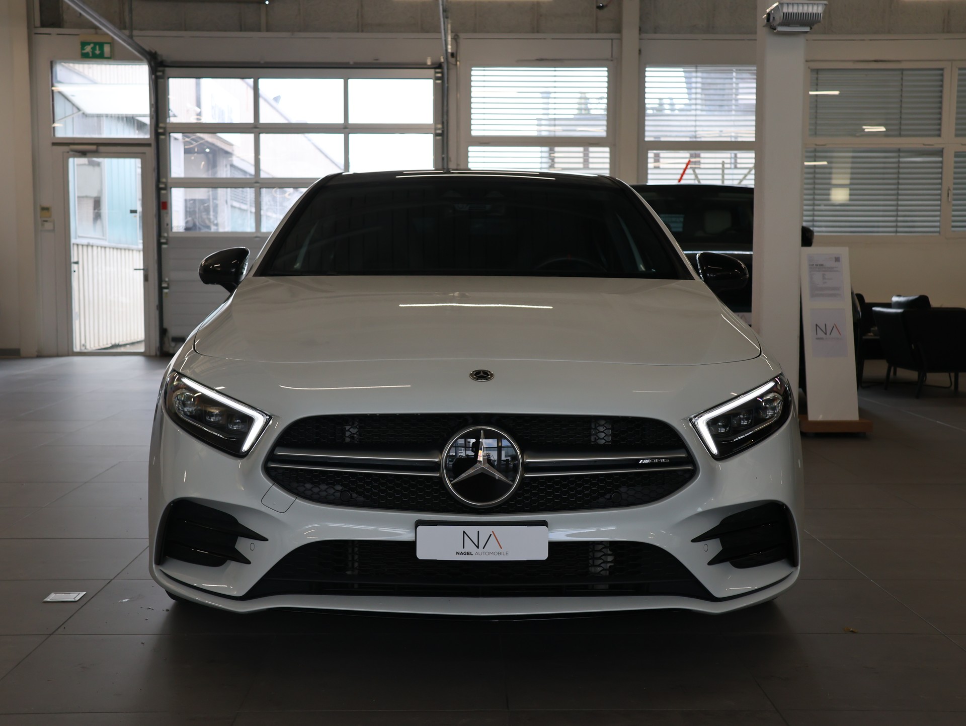 MERCEDES-BENZ A 35 AMG 4Matic Speedshift *Panoramadach* *360 Kamera*-image-2