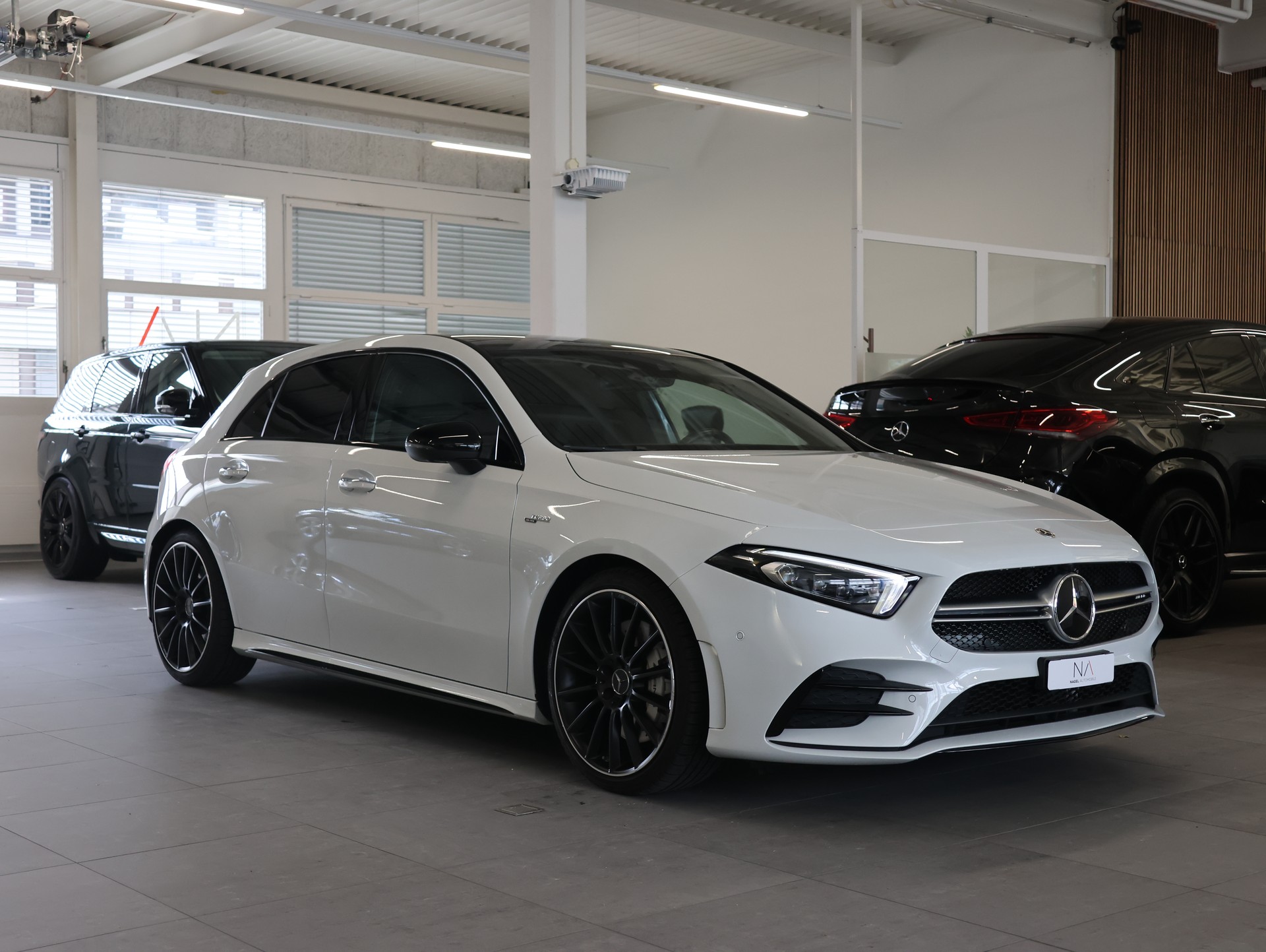 MERCEDES-BENZ A 35 AMG 4Matic Speedshift *Panoramadach* *360 Kamera*-image-1