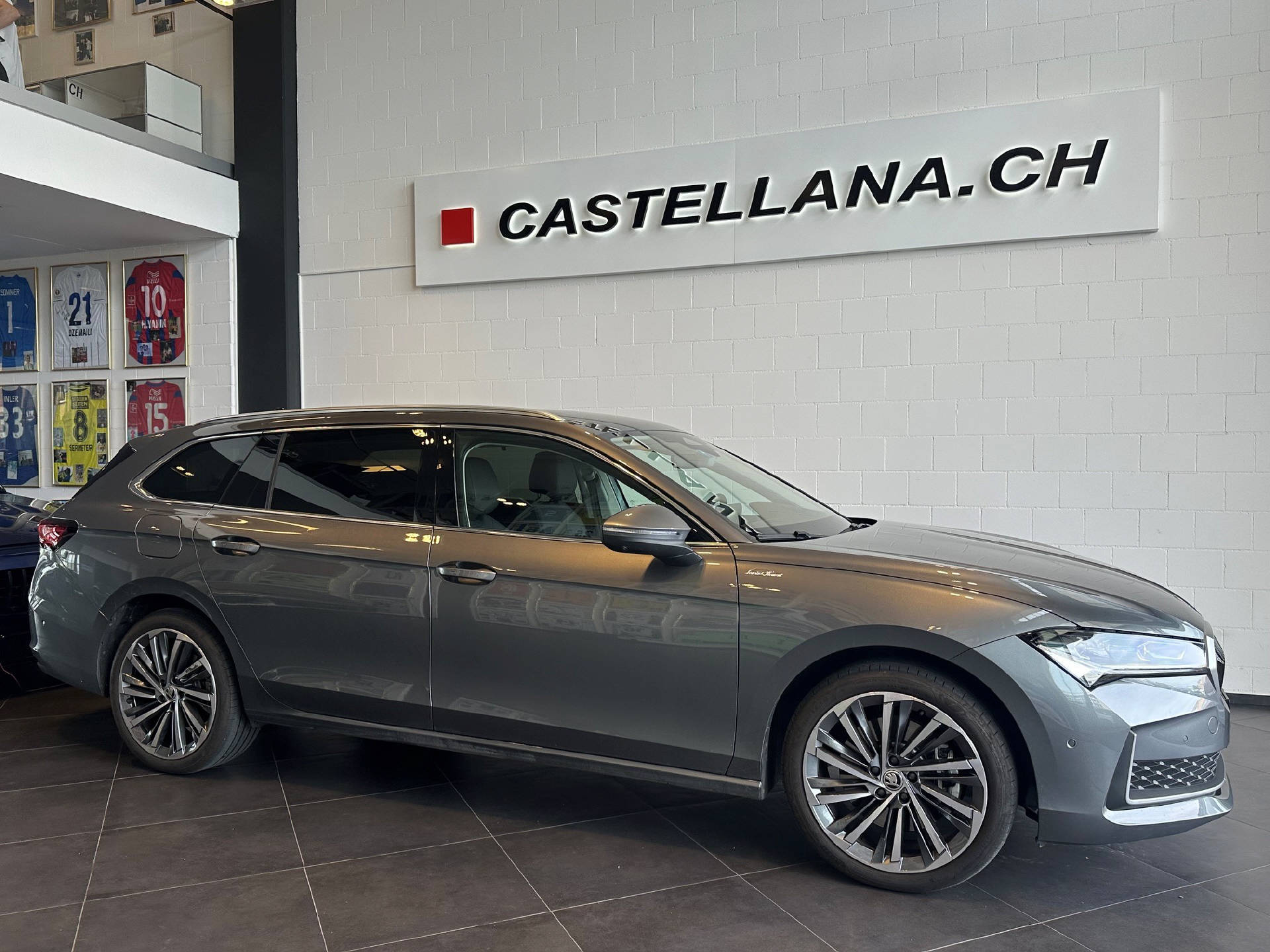 SKODA Superb Combi 2.0 TSI L & K 4x4 DSG-image-0