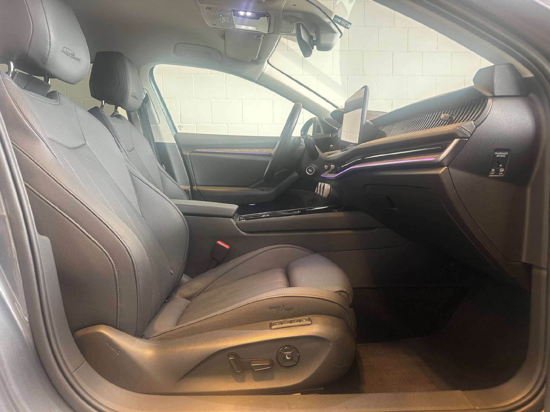 SKODA Superb Combi 2.0 TSI L & K 4x4 DSG-image-3