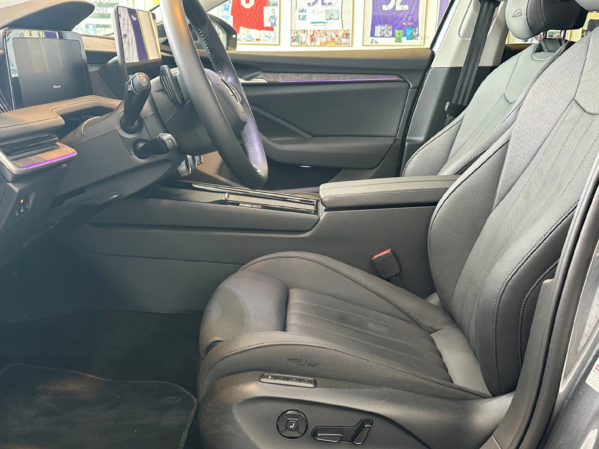 SKODA Superb Combi 2.0 TSI L & K 4x4 DSG-image-2