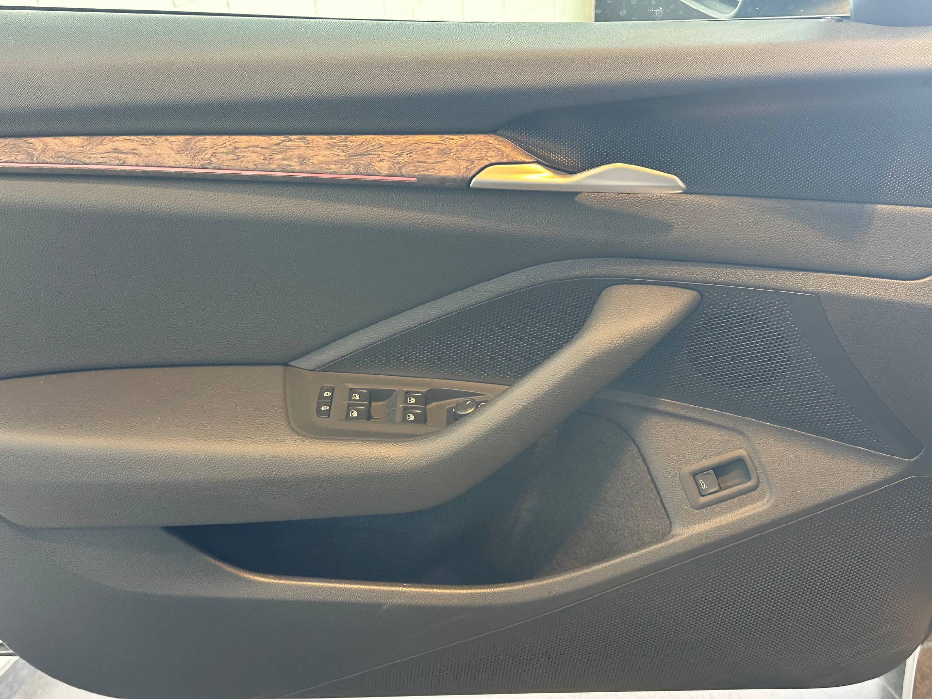 SKODA Superb Combi 2.0 TSI L & K 4x4 DSG-image-20