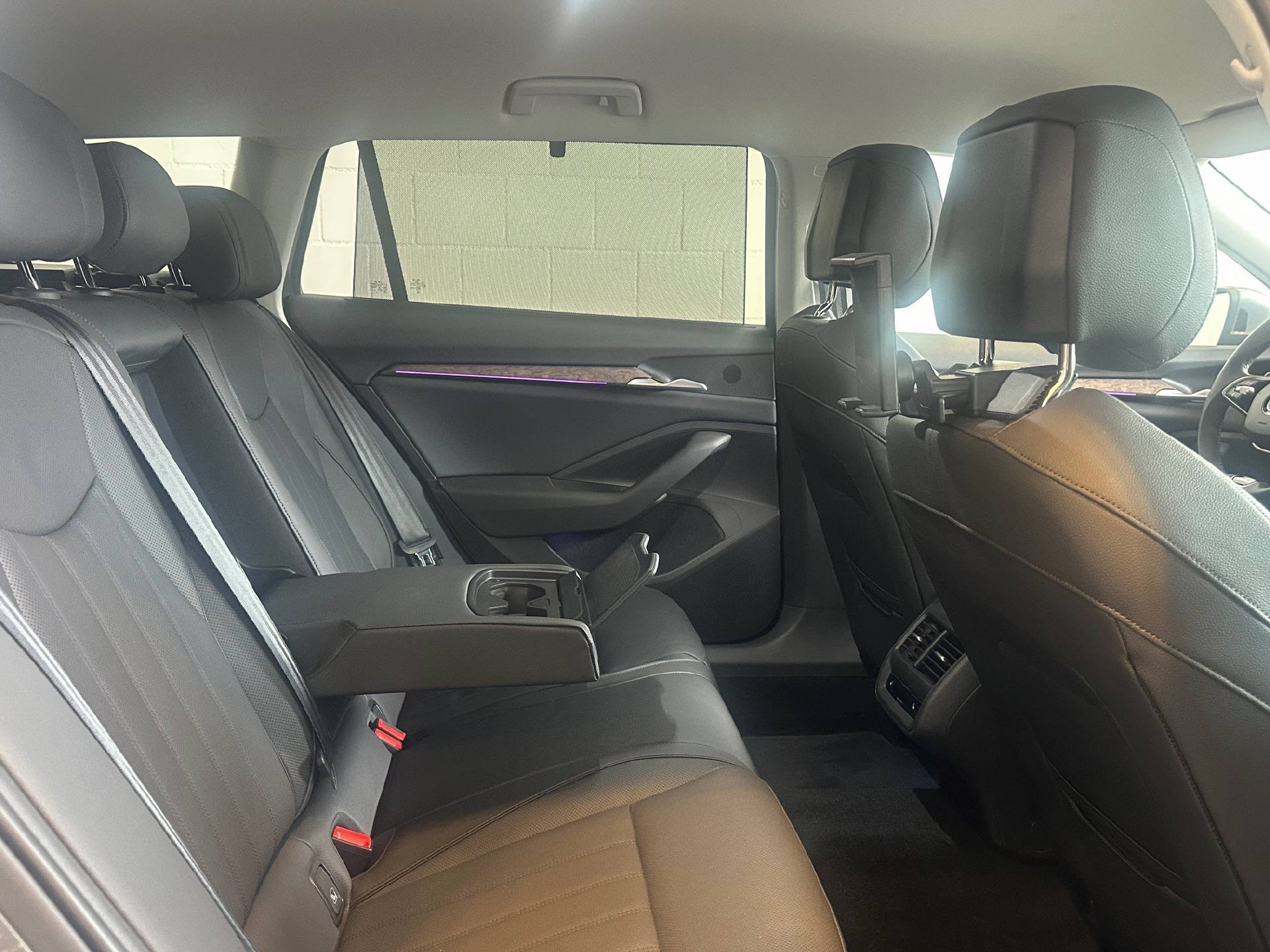 SKODA Superb Combi 2.0 TSI L & K 4x4 DSG-image-6