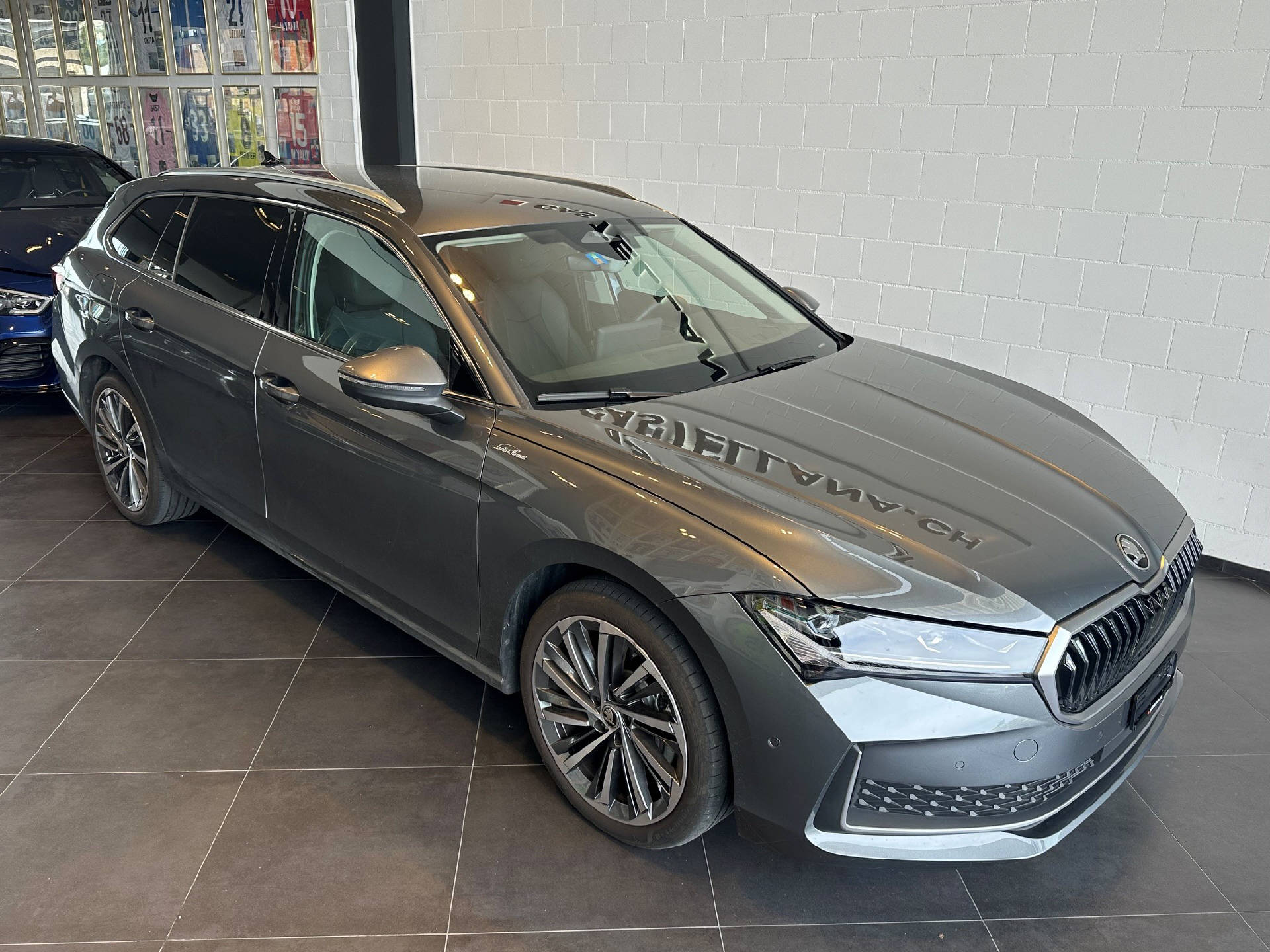 SKODA Superb Combi 2.0 TSI L & K 4x4 DSG-image-1
