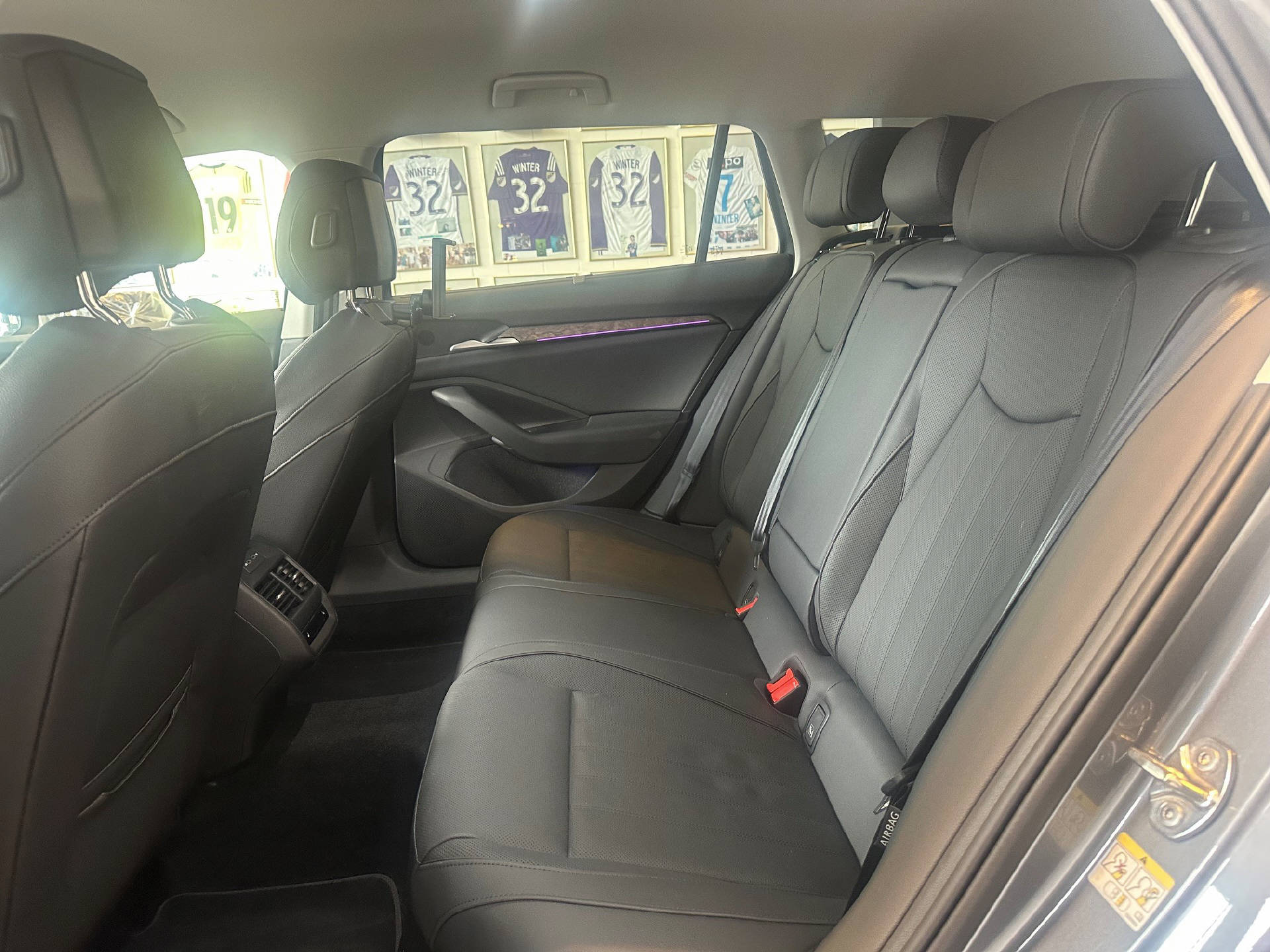 SKODA Superb Combi 2.0 TSI L & K 4x4 DSG-image-5