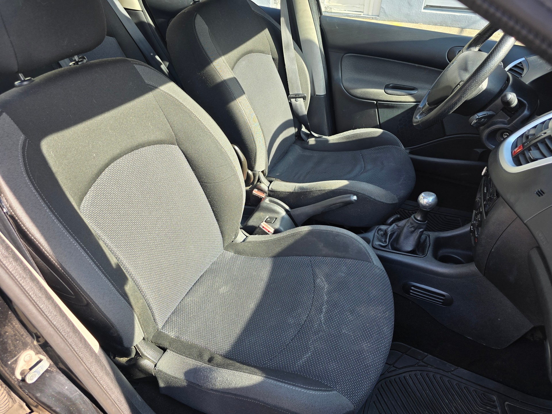 PEUGEOT 206+ 1.4 Trendy-image-9