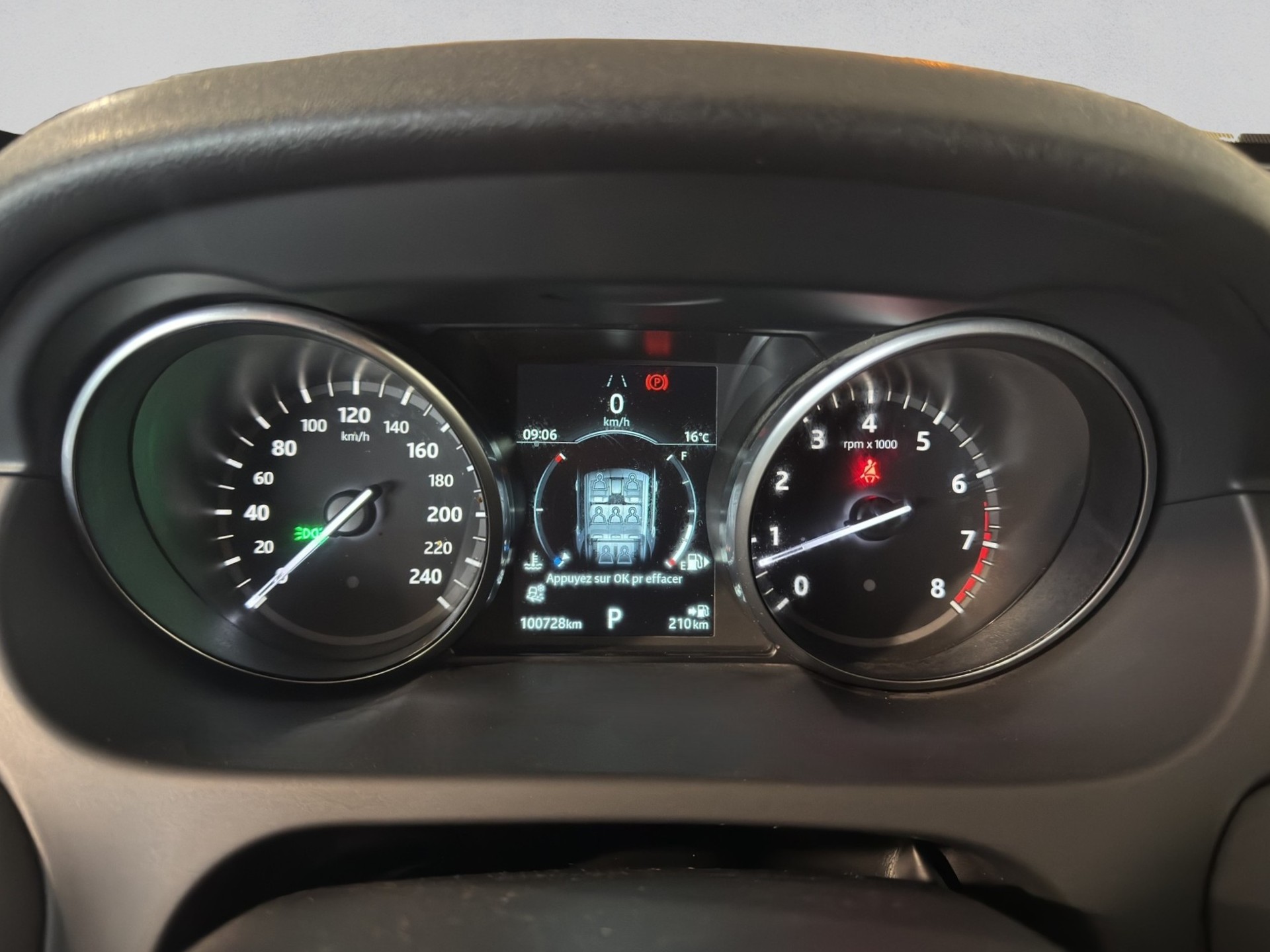 LAND ROVER Discovery Sport 2.0 Si4 HSE Luxury AT9-image-10