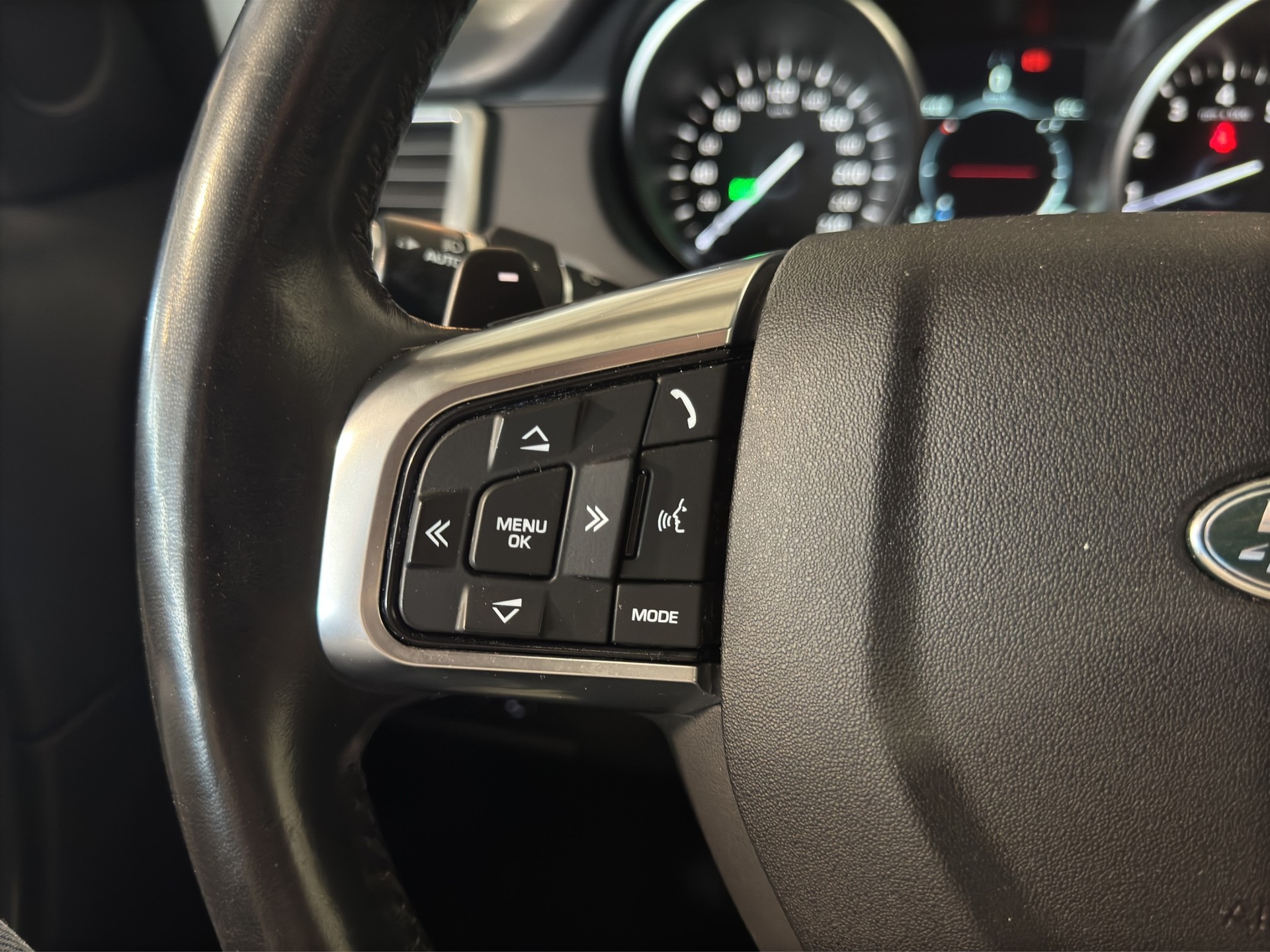 LAND ROVER Discovery Sport 2.0 Si4 HSE Luxury AT9-image-25