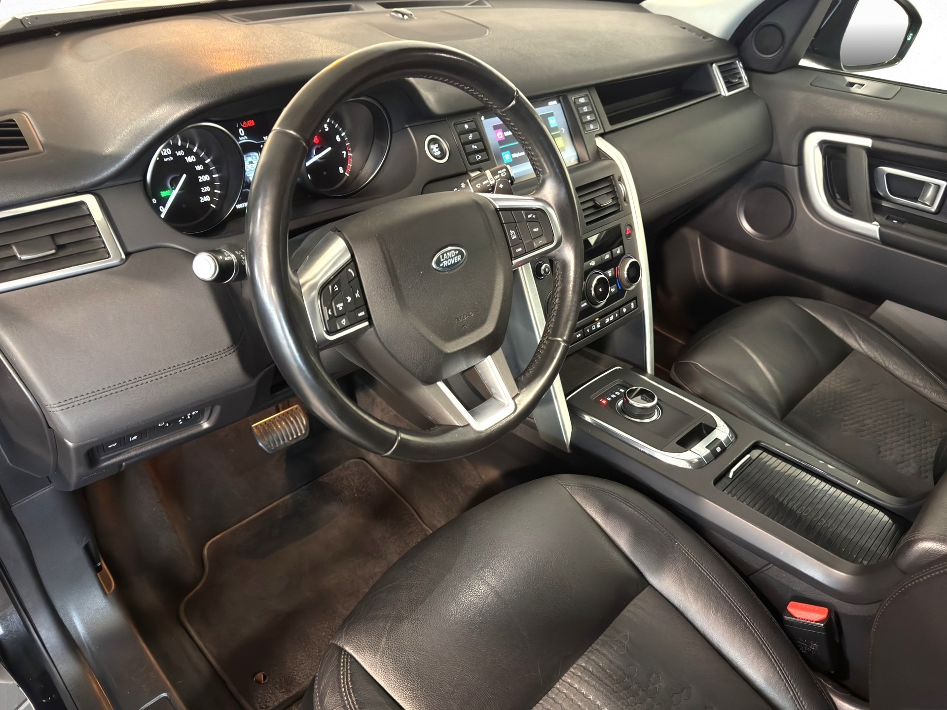 LAND ROVER Discovery Sport 2.0 Si4 HSE Luxury AT9-image-9