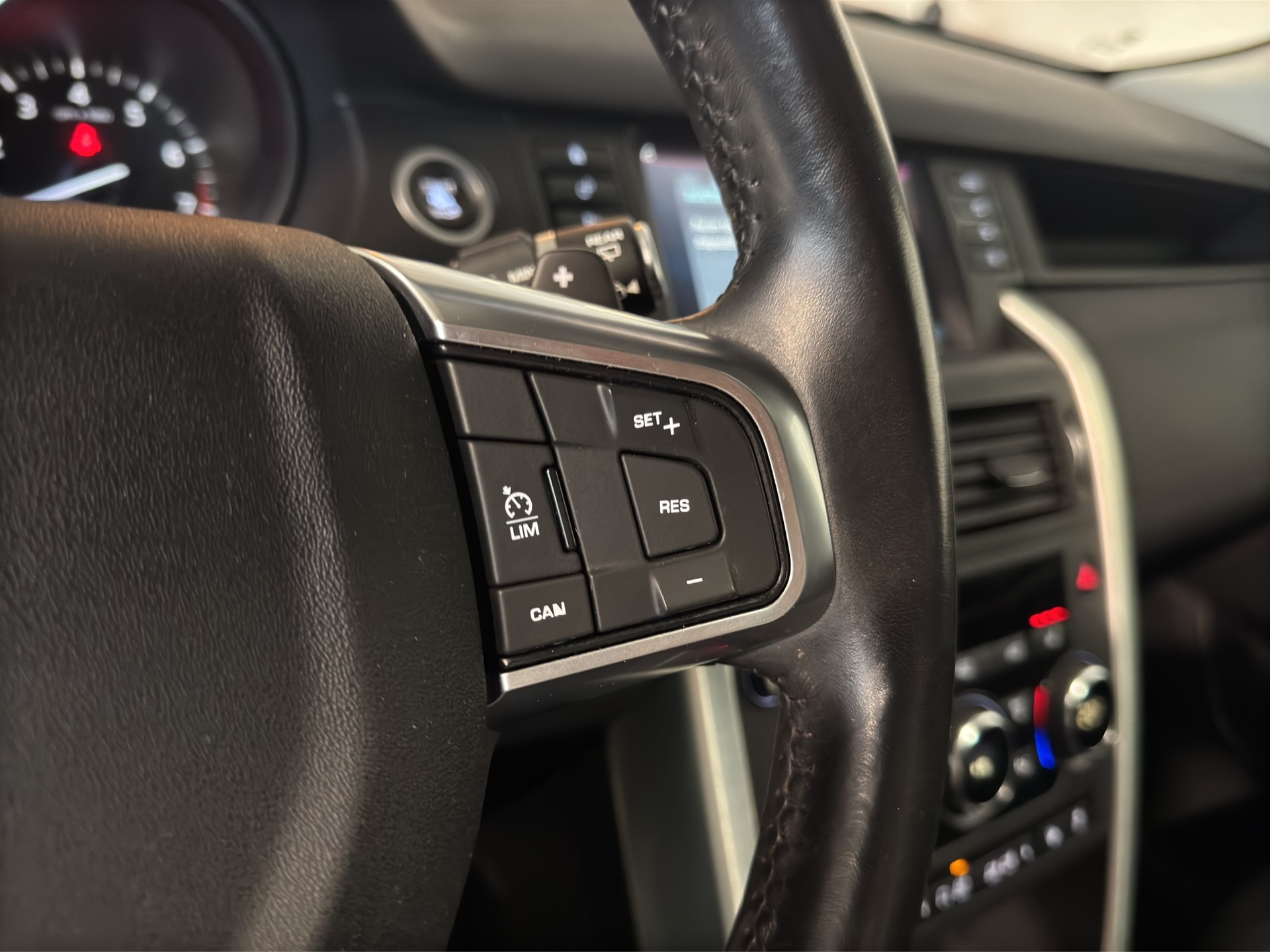LAND ROVER Discovery Sport 2.0 Si4 HSE Luxury AT9-image-24