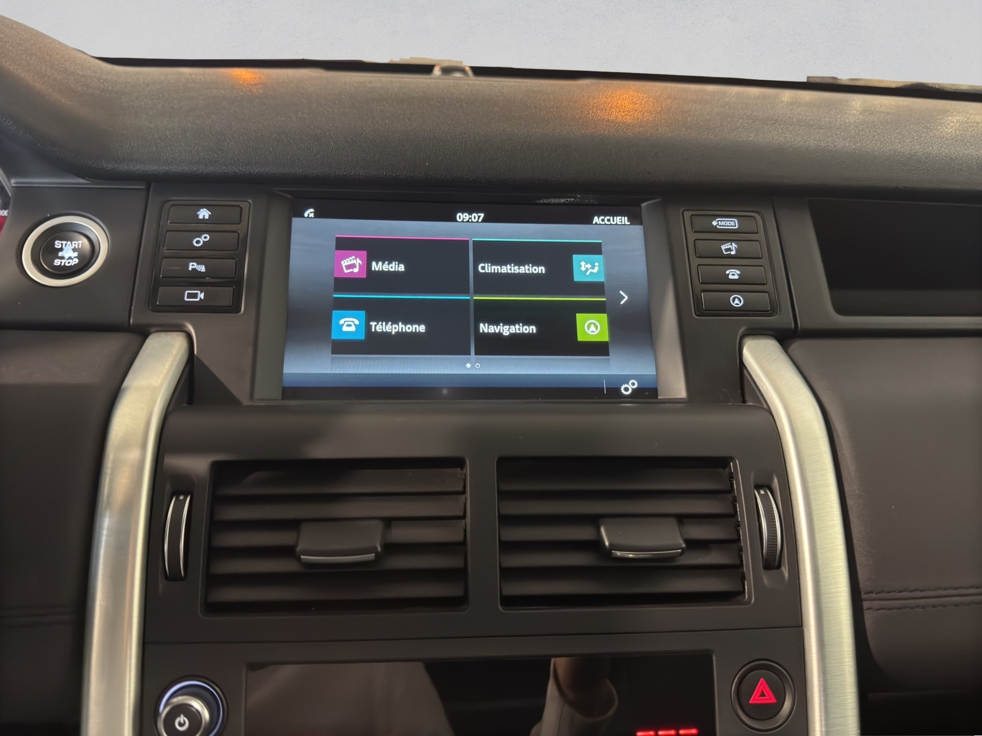 LAND ROVER Discovery Sport 2.0 Si4 HSE Luxury AT9-image-18