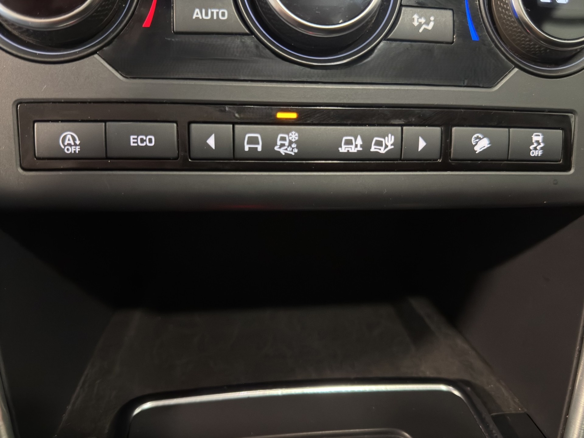LAND ROVER Discovery Sport 2.0 Si4 HSE Luxury AT9-image-26