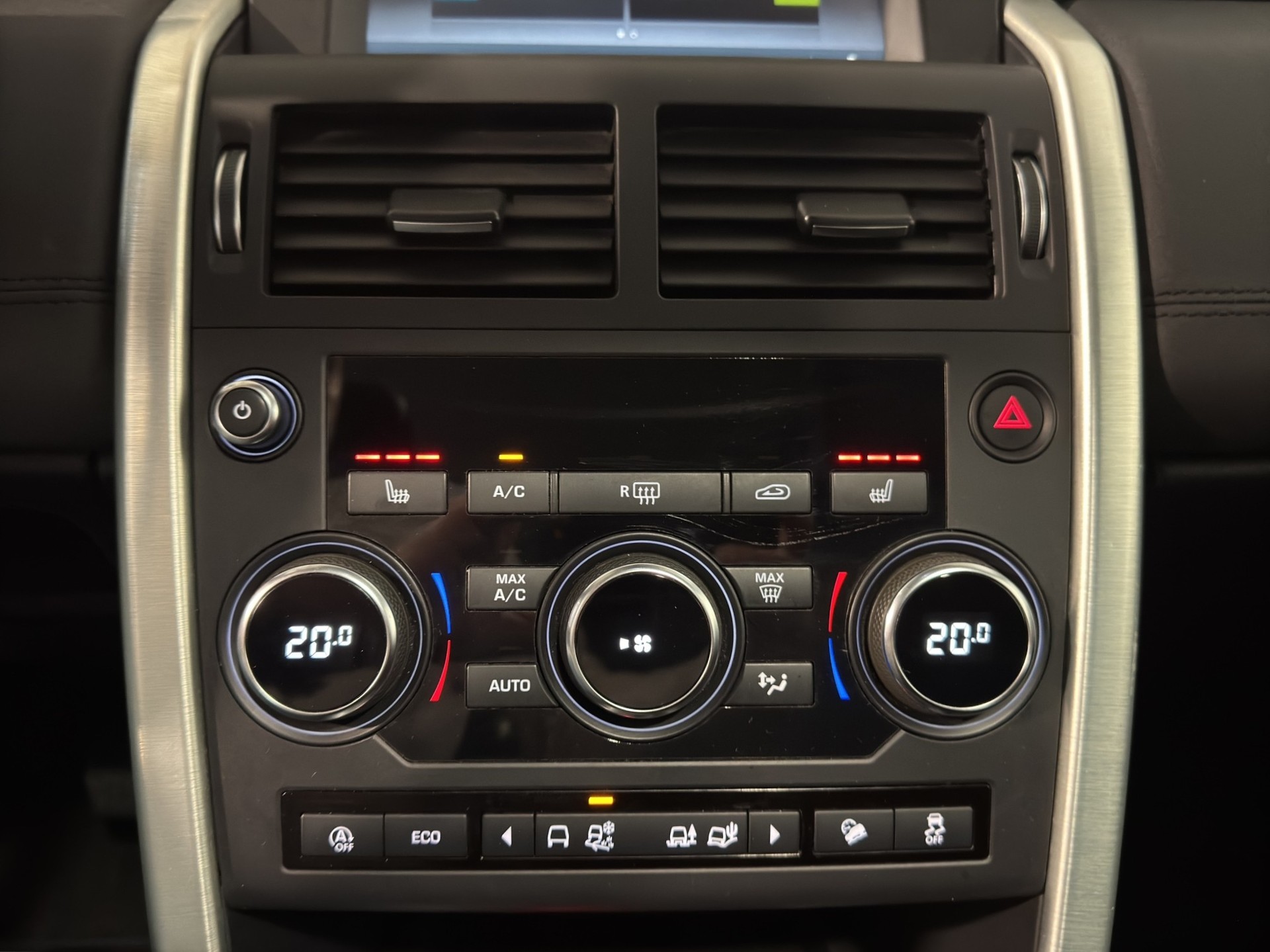 LAND ROVER Discovery Sport 2.0 Si4 HSE Luxury AT9-image-14