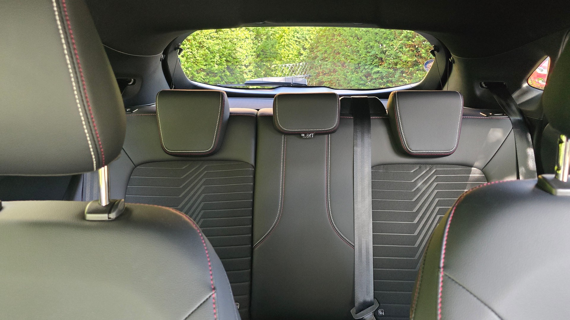 FORD 1.0 EcoB Hybrid Vivid Ruby Edition-image-4