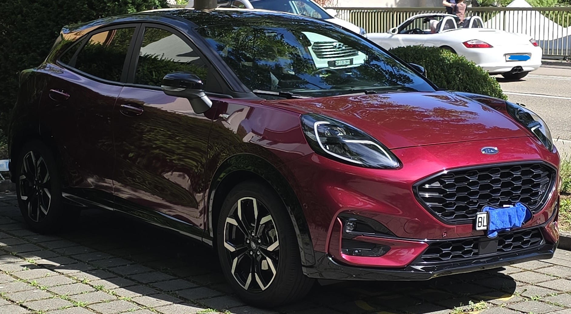 FORD 1.0 EcoB Hybrid Vivid Ruby Edition-image-1