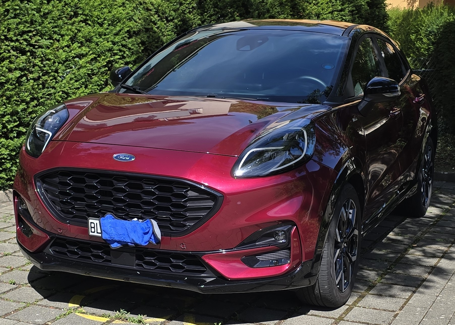 FORD 1.0 EcoB Hybrid Vivid Ruby Edition-image-0