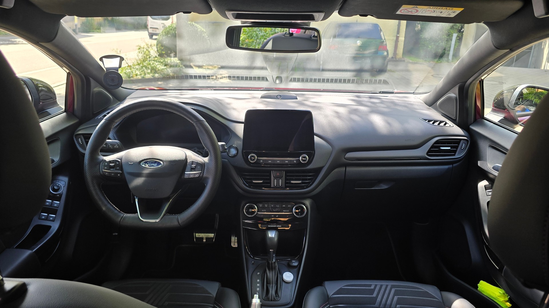 FORD 1.0 EcoB Hybrid Vivid Ruby Edition-image-3