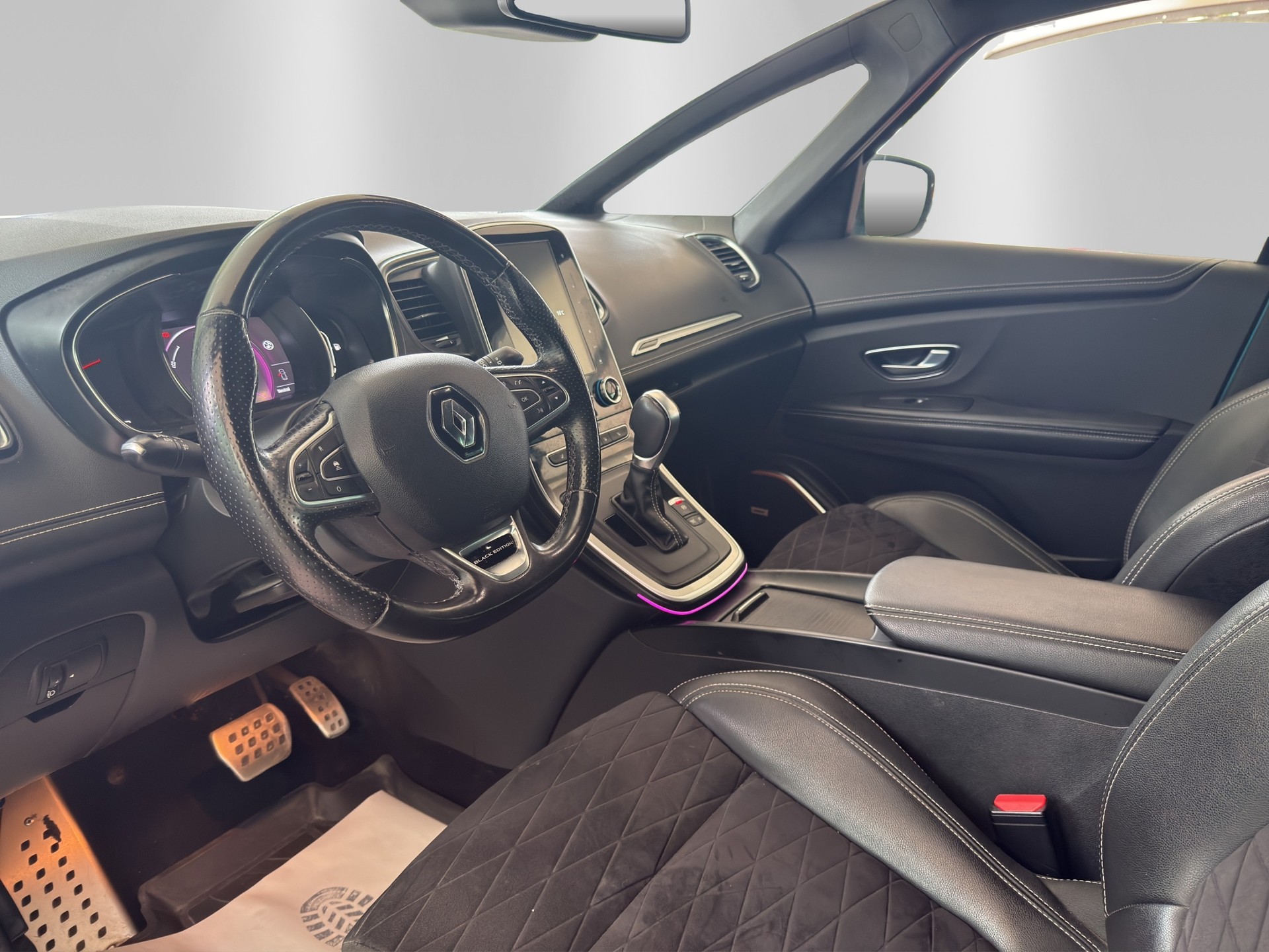RENAULT Scénic 1.3 16V Turbo Black Edition EDC-image-8