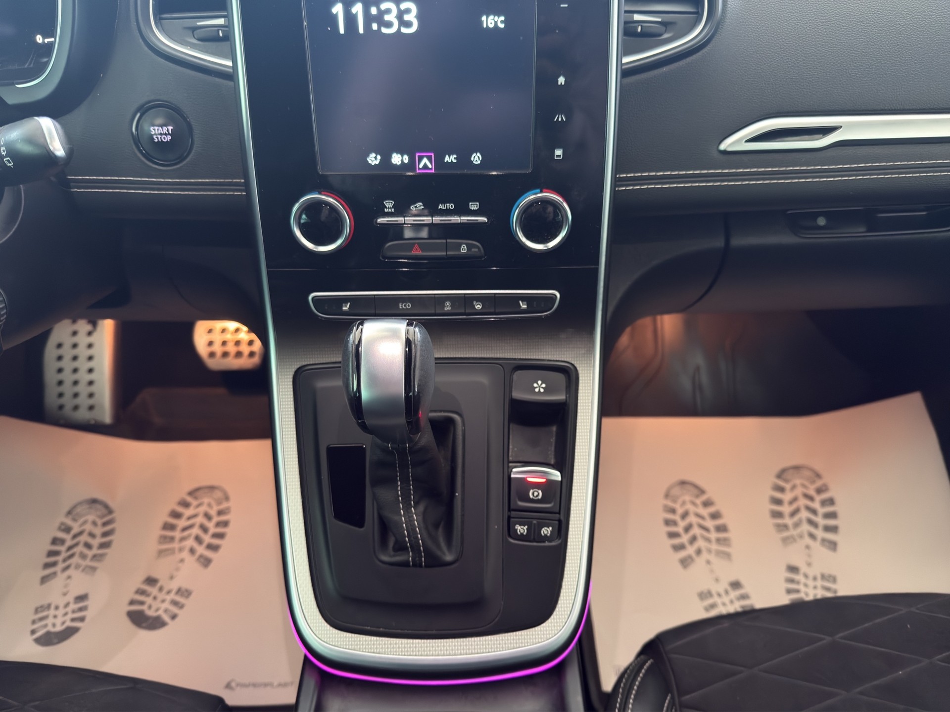RENAULT Scénic 1.3 16V Turbo Black Edition EDC-image-12